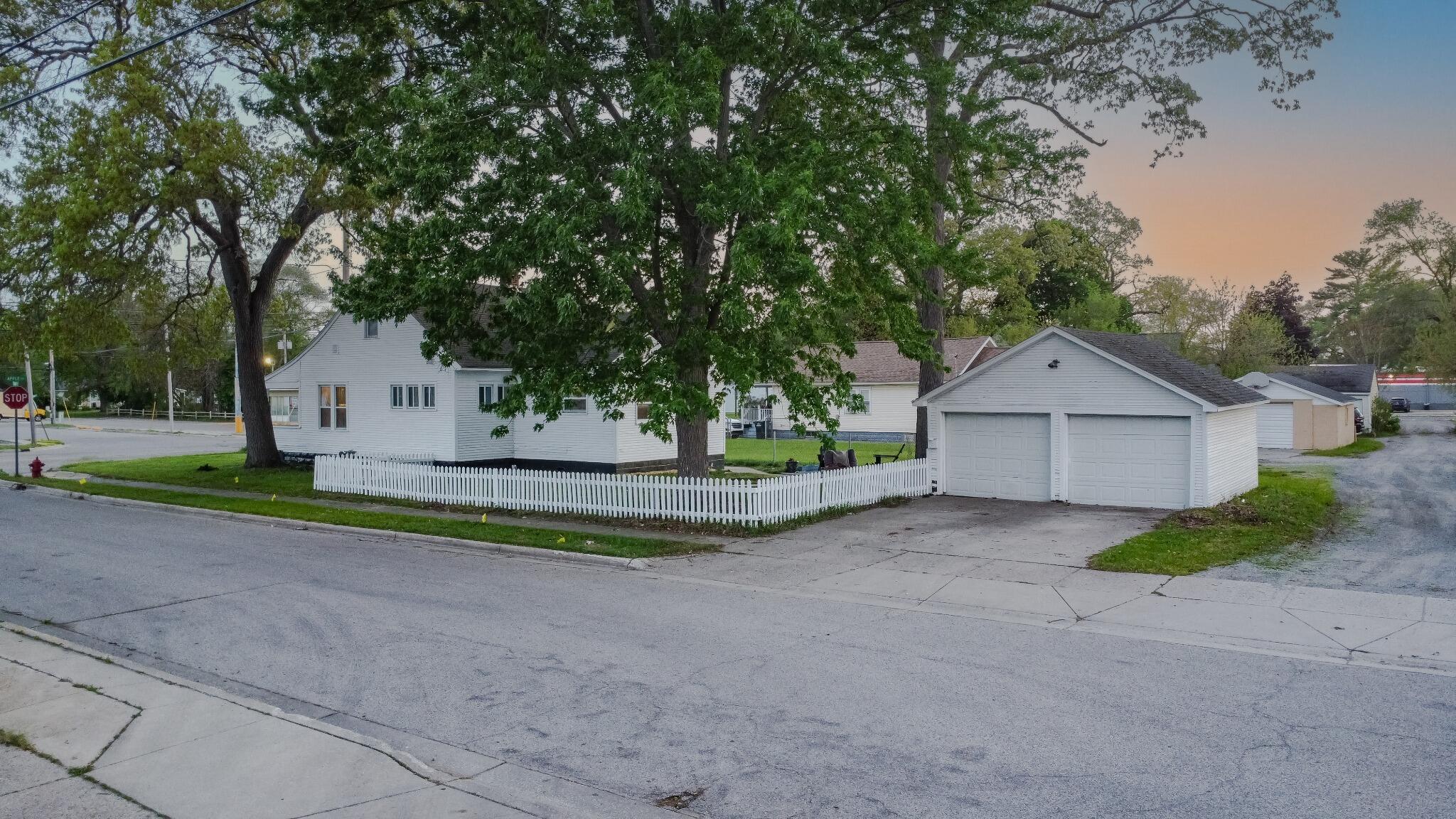 1294 E Apple Avenue Muskegon MI 49442