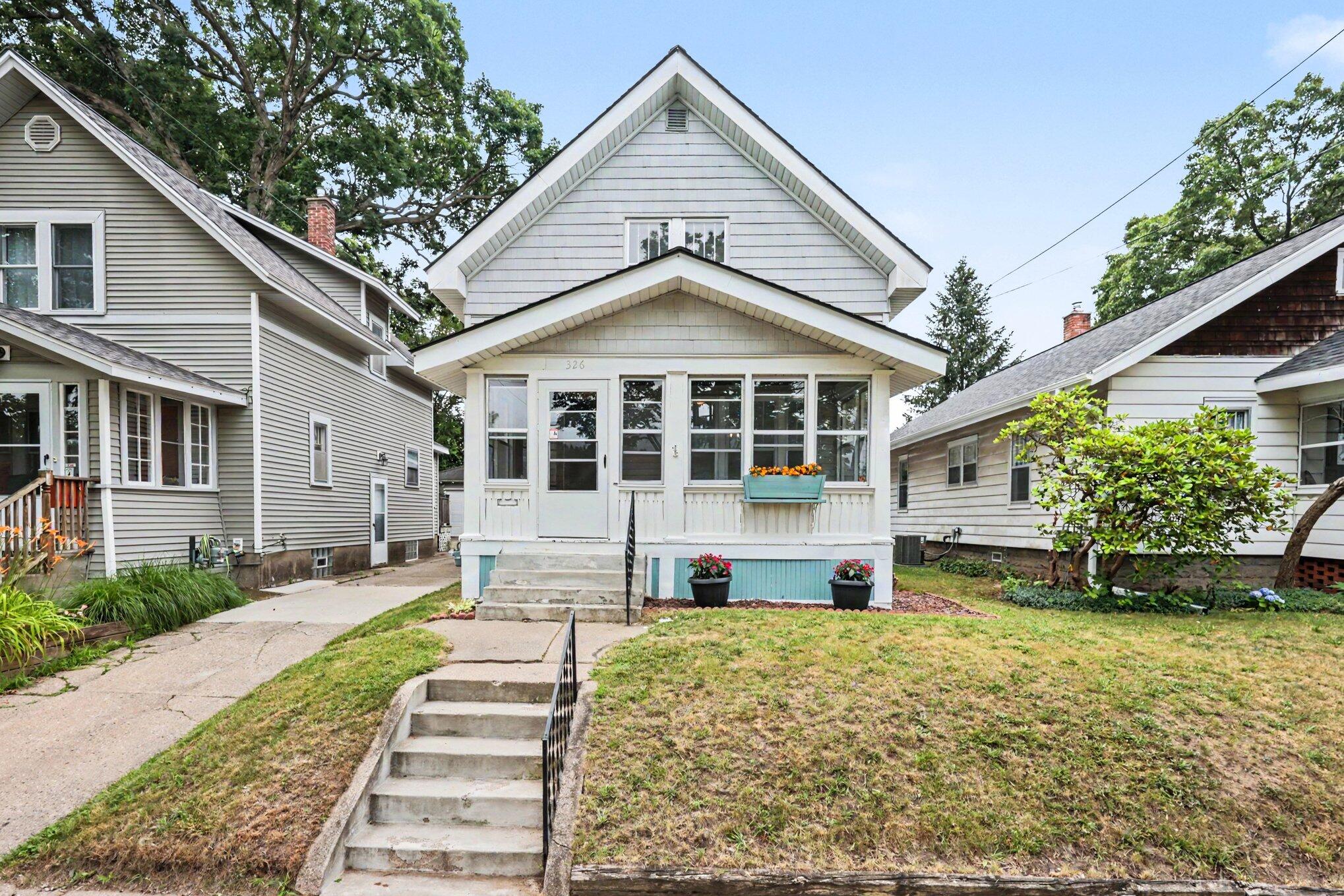 326 Dean Street NE Grand Rapids MI 49505