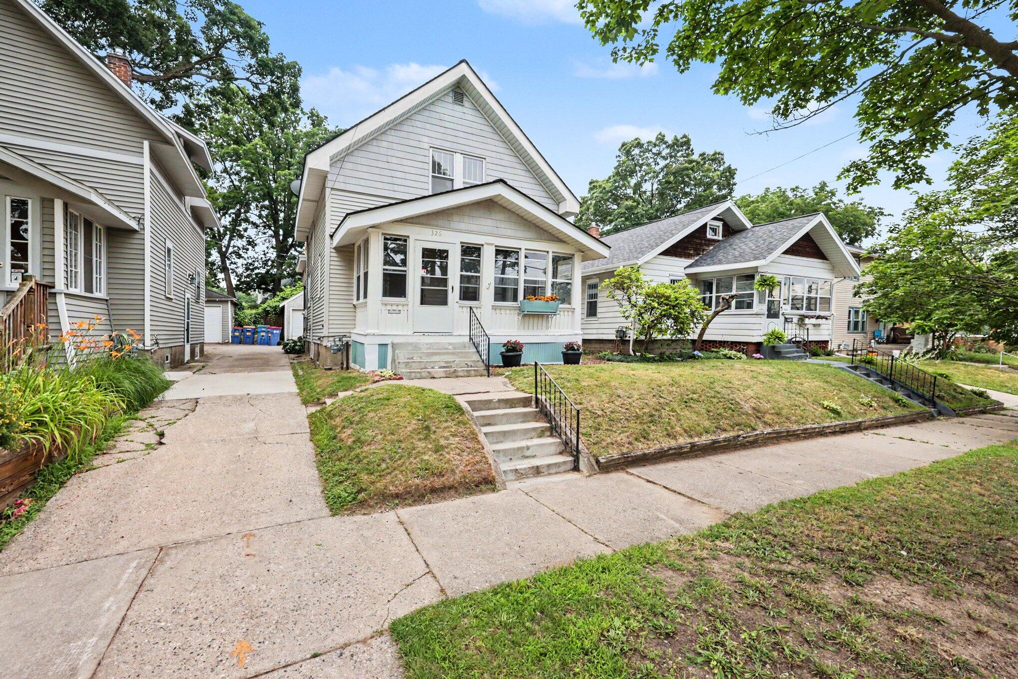 326 Dean Street NE Grand Rapids MI 49505