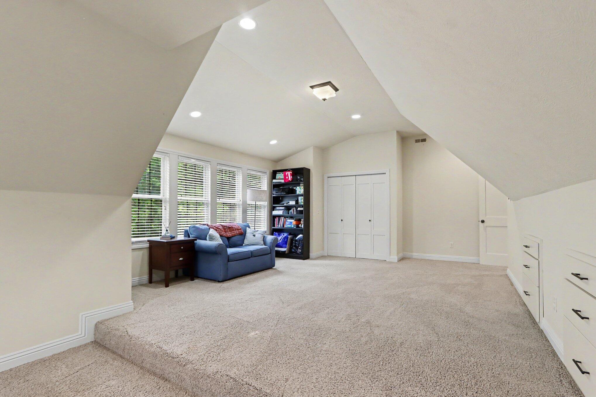8638 Weeping Pine Lane Kalamazoo MI 49009