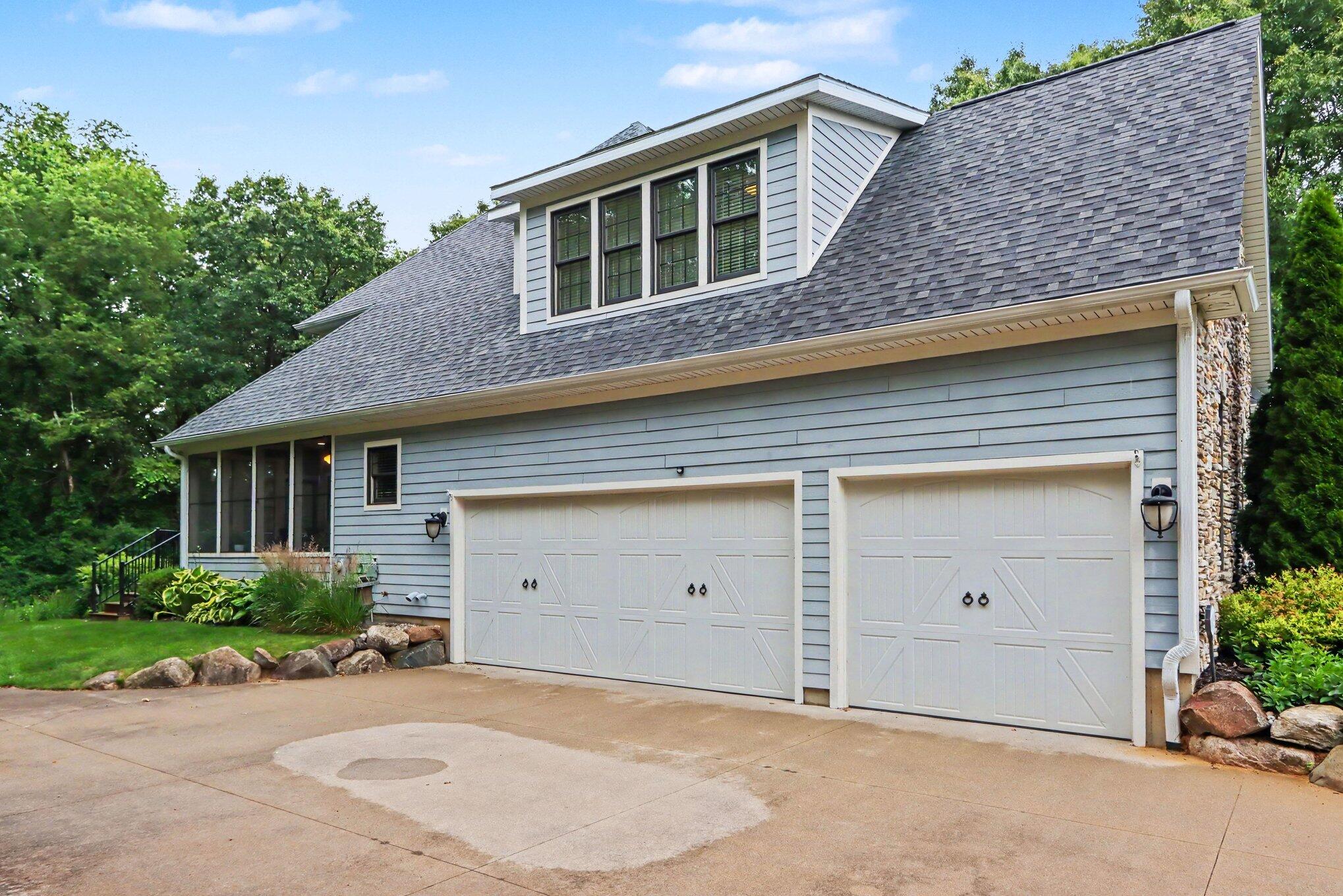 8638 Weeping Pine Lane Kalamazoo MI 49009