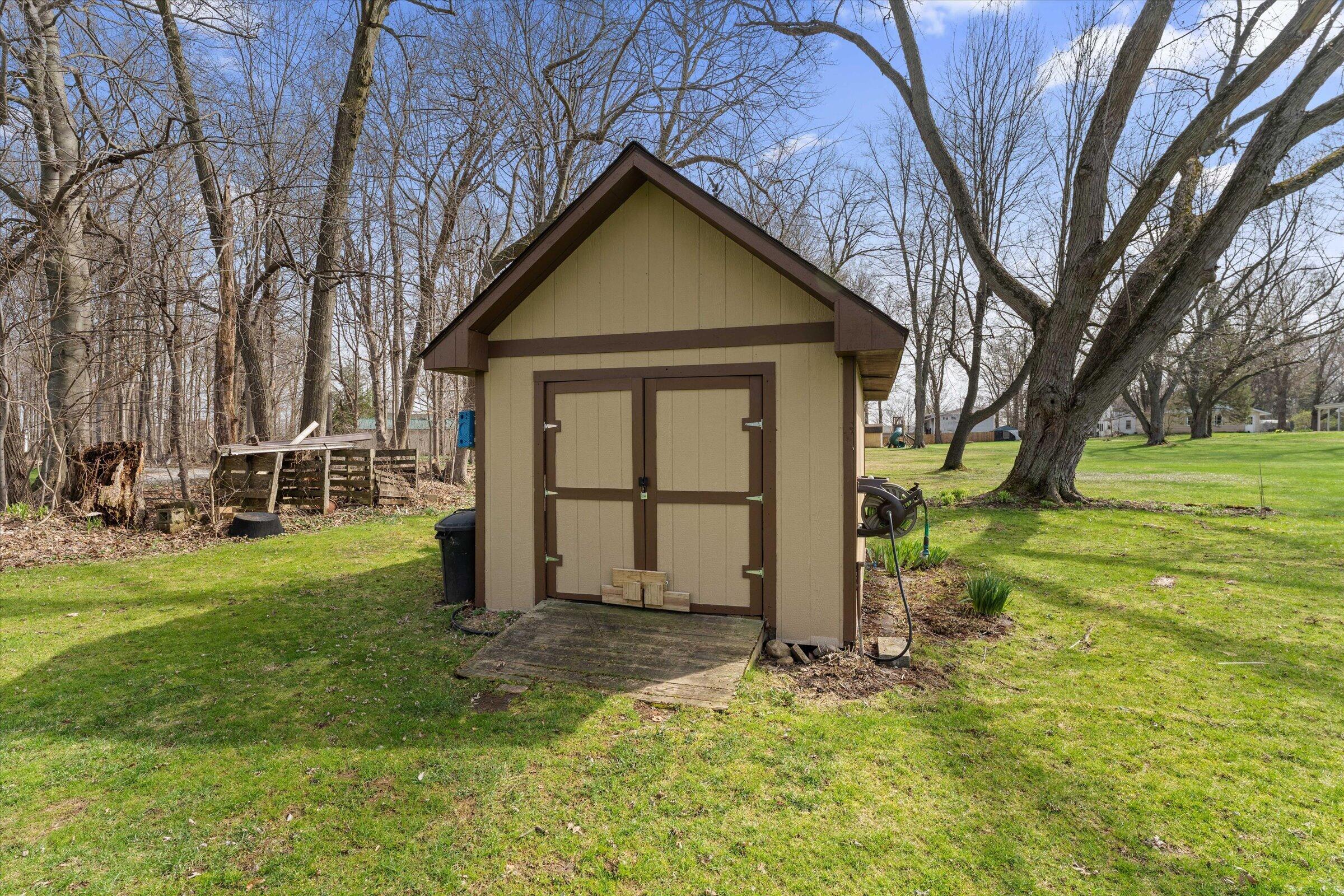 22279 Loupee Drive Cassopolis MI 49031