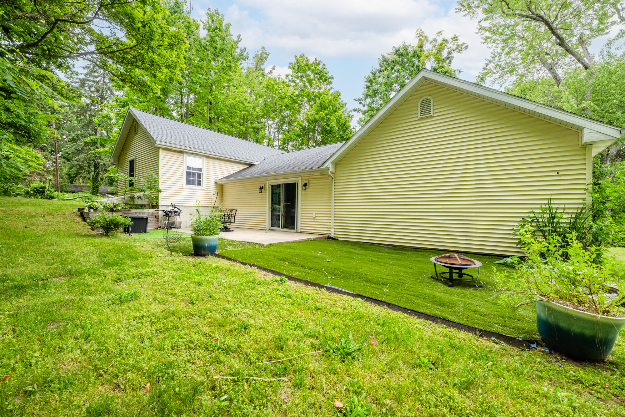 6278 Harrison Street Coloma MI 49038