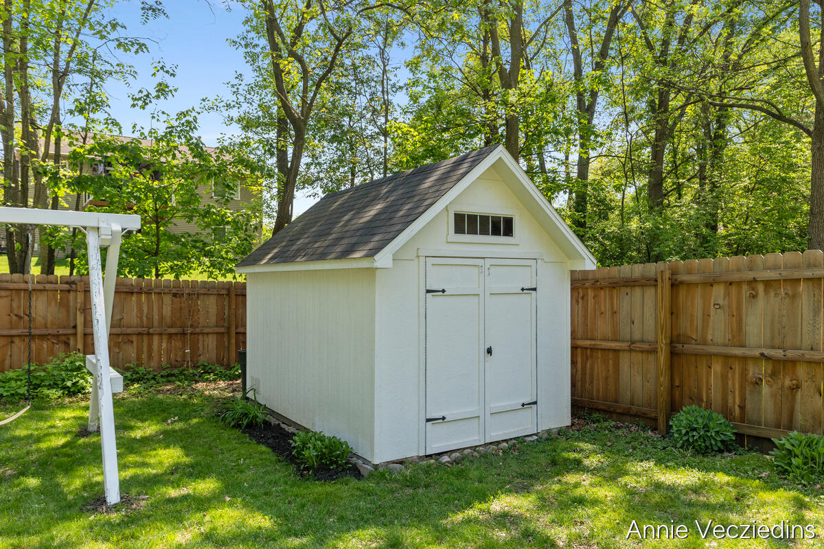 4696 Shank Street NE Rockford MI 49341