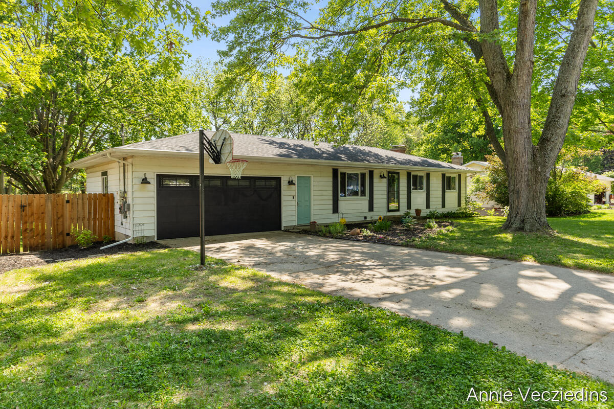 4696 Shank Street NE Rockford MI 49341
