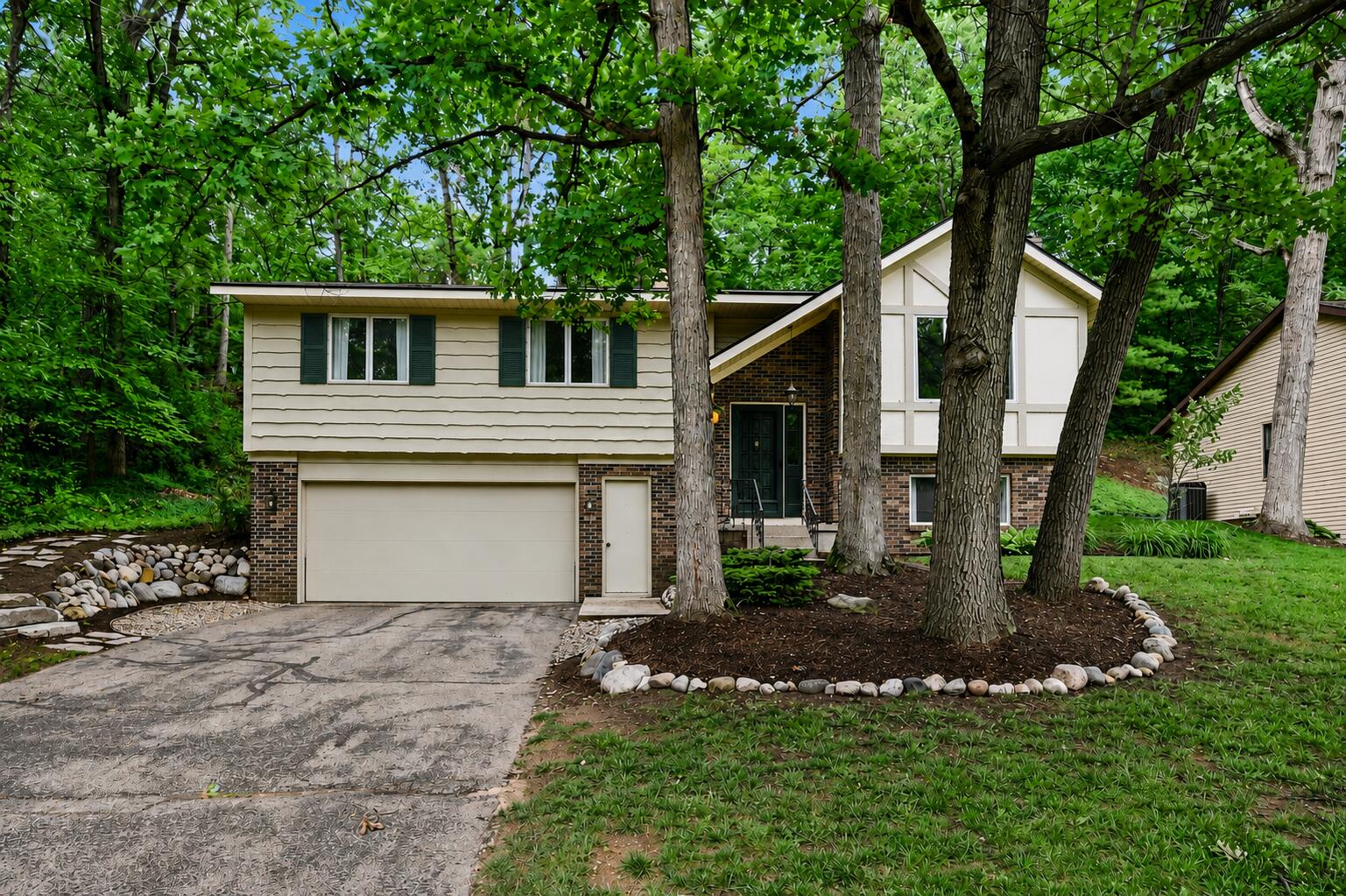 2121 Timberview Drive NE Grand Rapids MI 49525