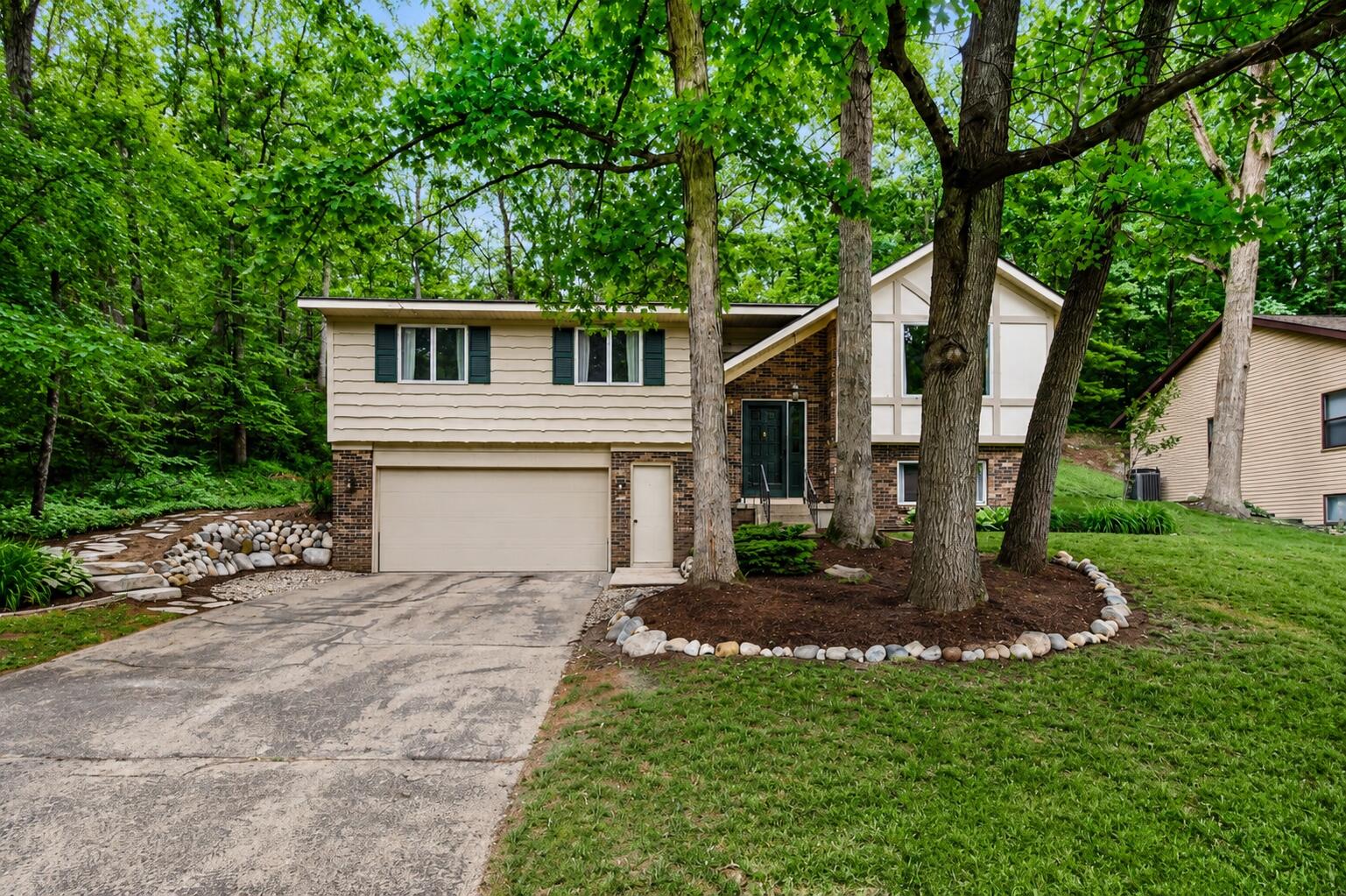 2121 Timberview Drive NE Grand Rapids MI 49525