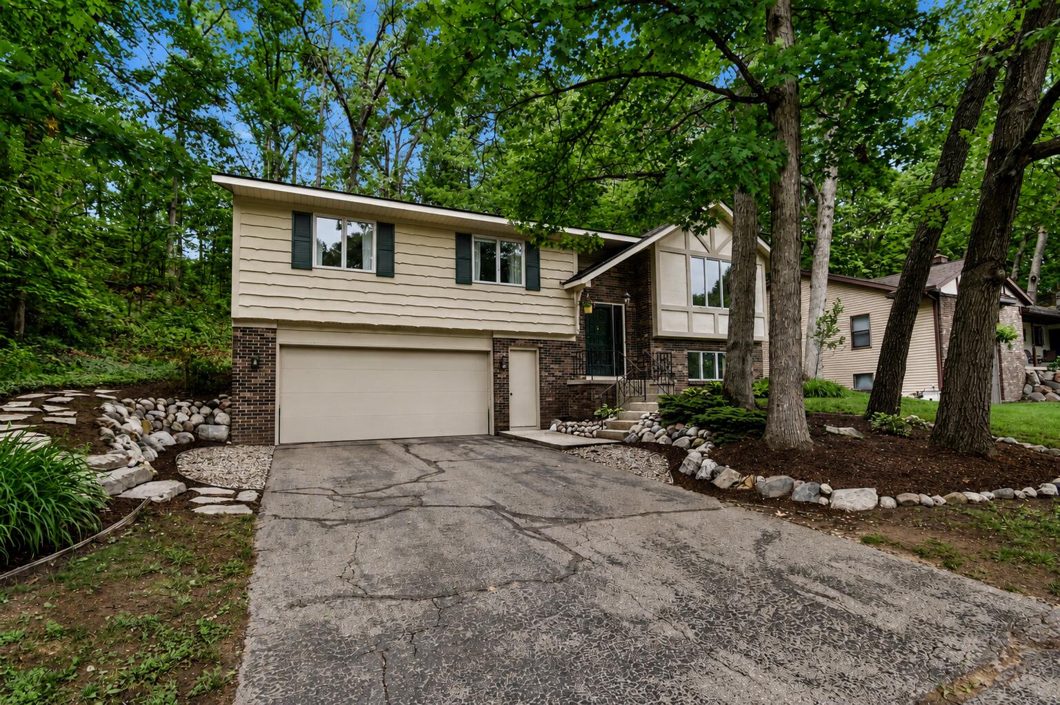 2121 Timberview Drive NE Grand Rapids MI 49525