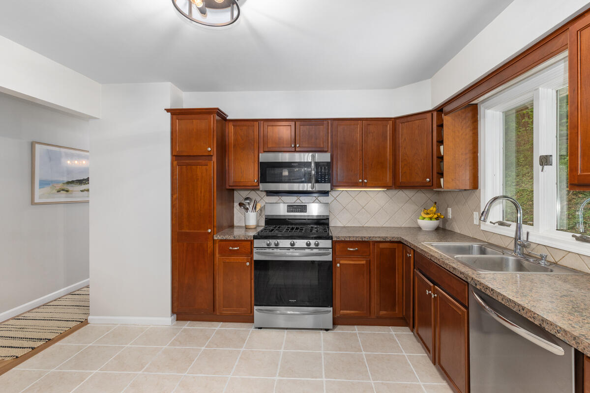 2121 Timberview Drive NE Grand Rapids MI 49525