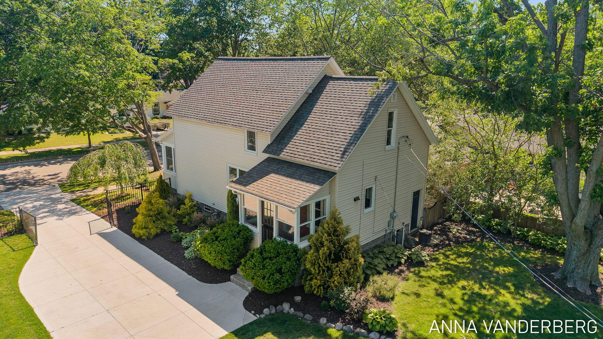 31 W 28th Street Holland MI 49423