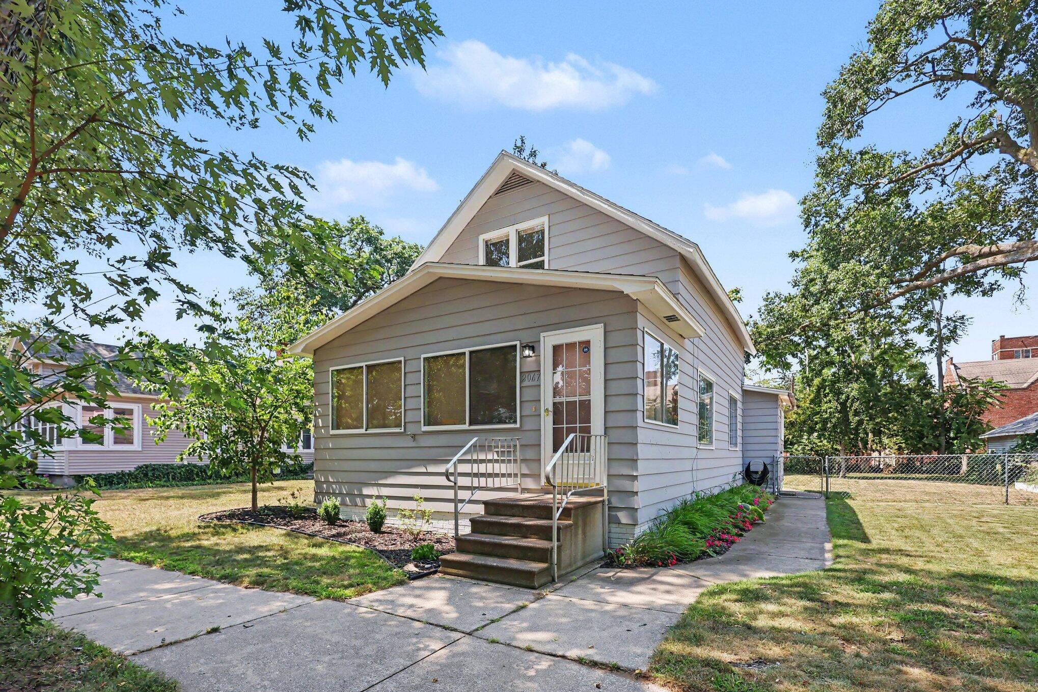 2067 Addison Street Muskegon MI 49441