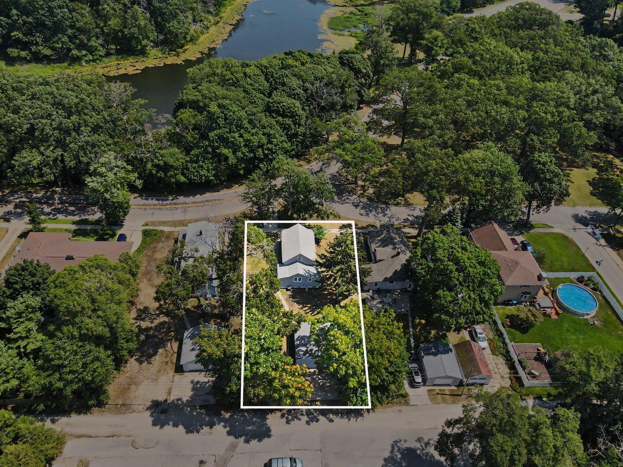 2067 Addison Street Muskegon MI 49441