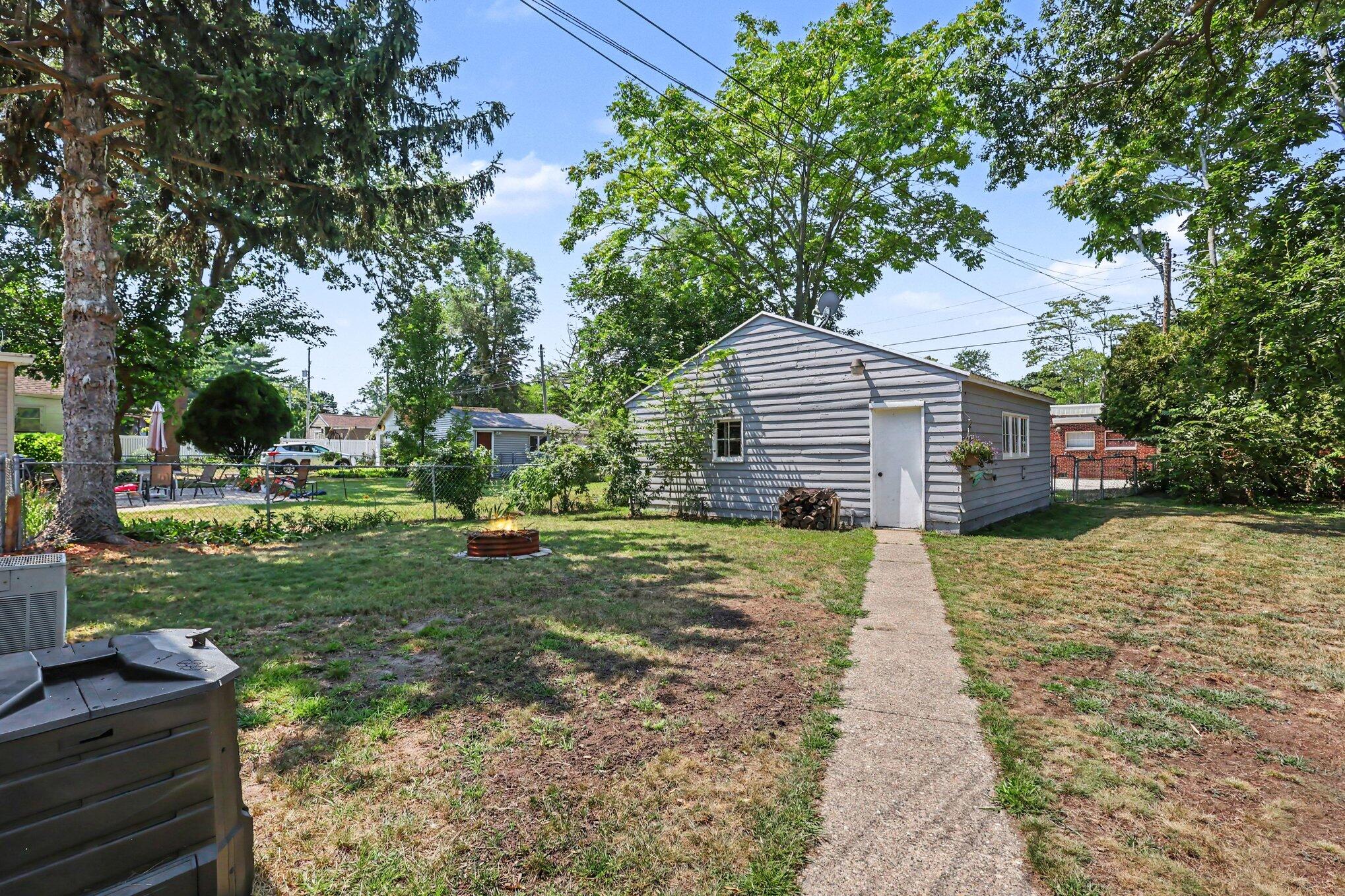 2067 Addison Street Muskegon MI 49441