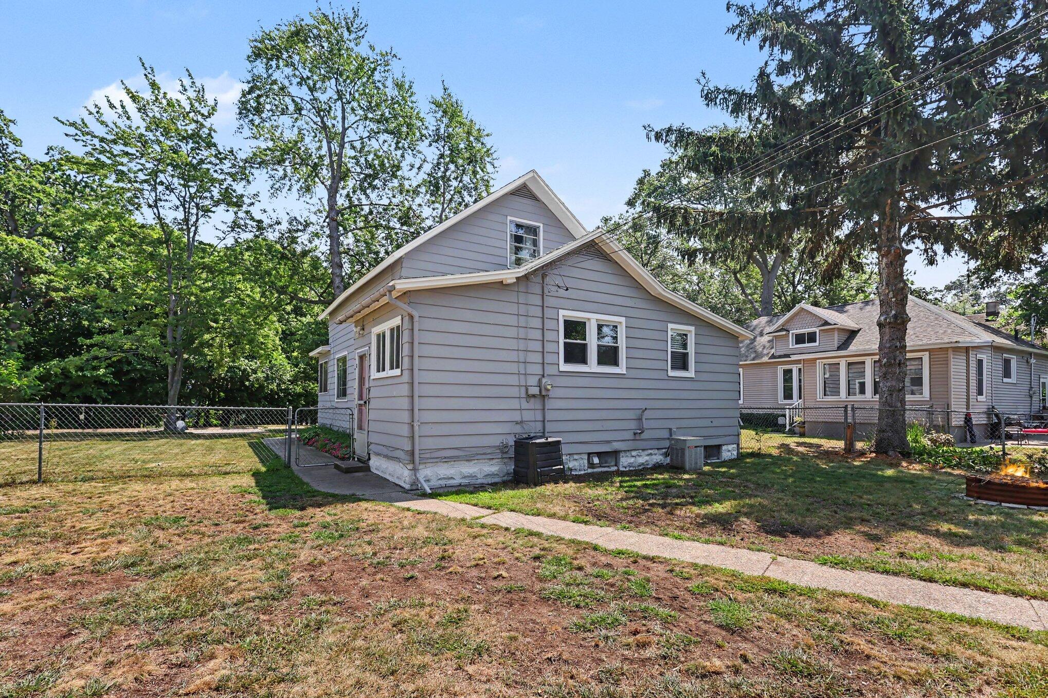 2067 Addison Street Muskegon MI 49441