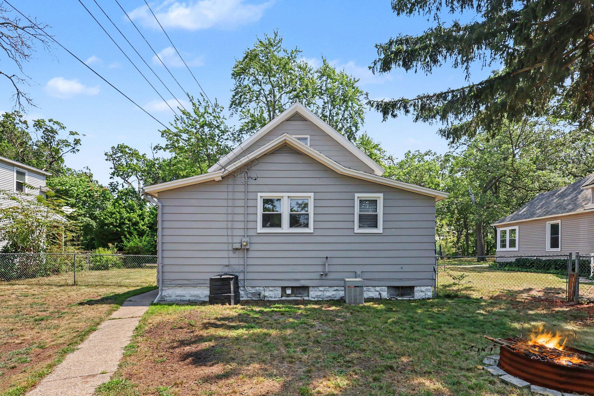 2067 Addison Street Muskegon MI 49441