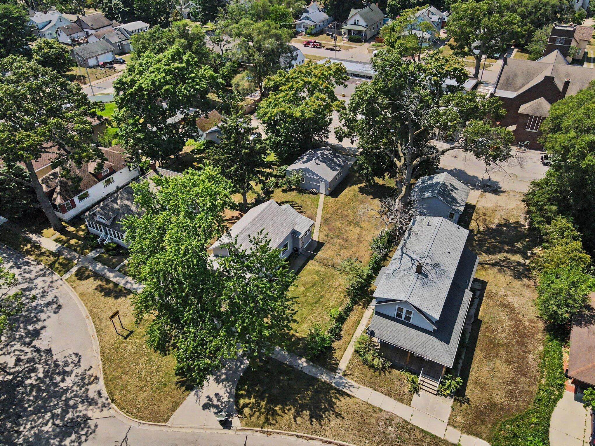 2067 Addison Street Muskegon MI 49441