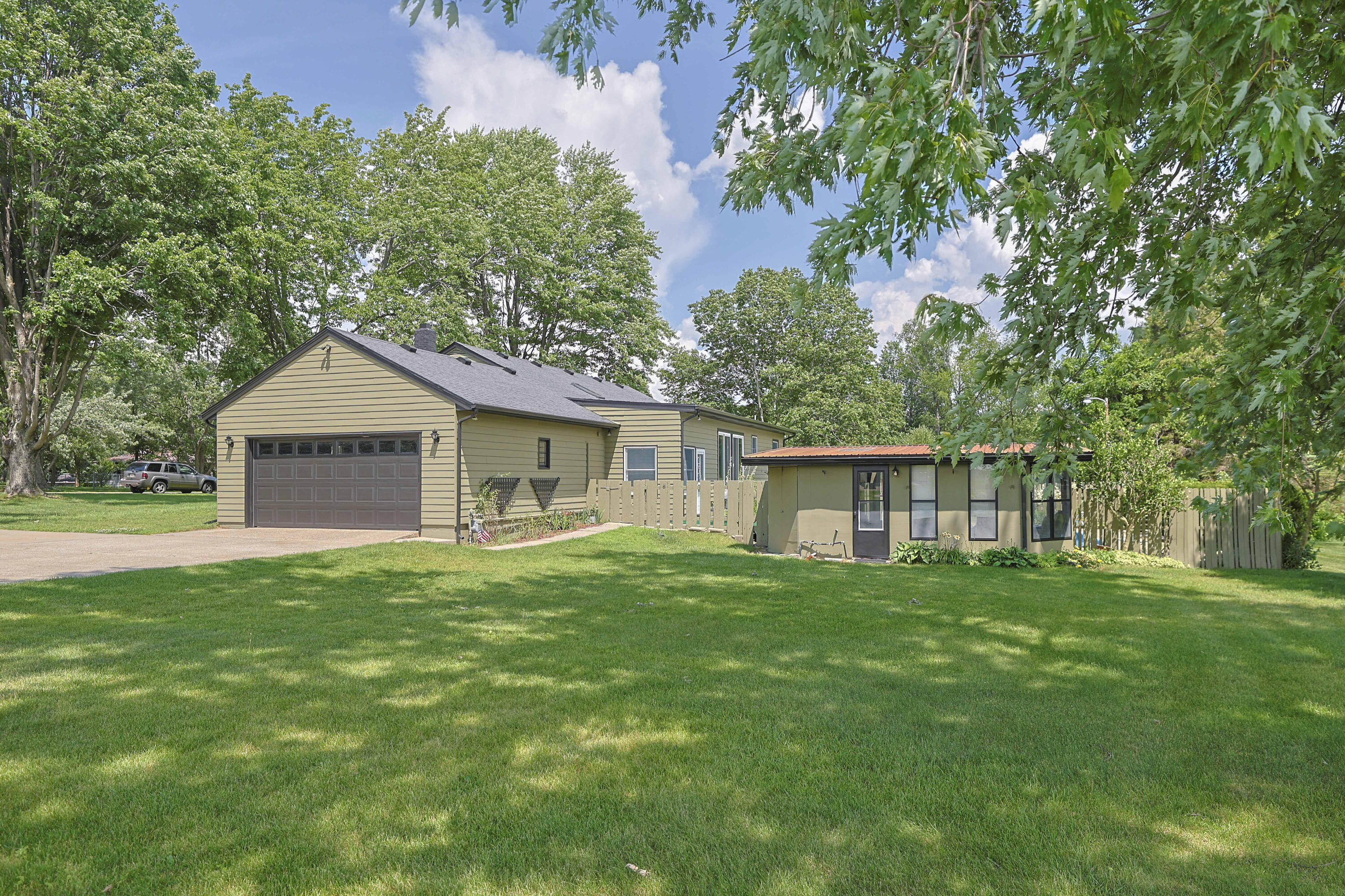 27201 Stuart Street Edwardsburg MI 49112