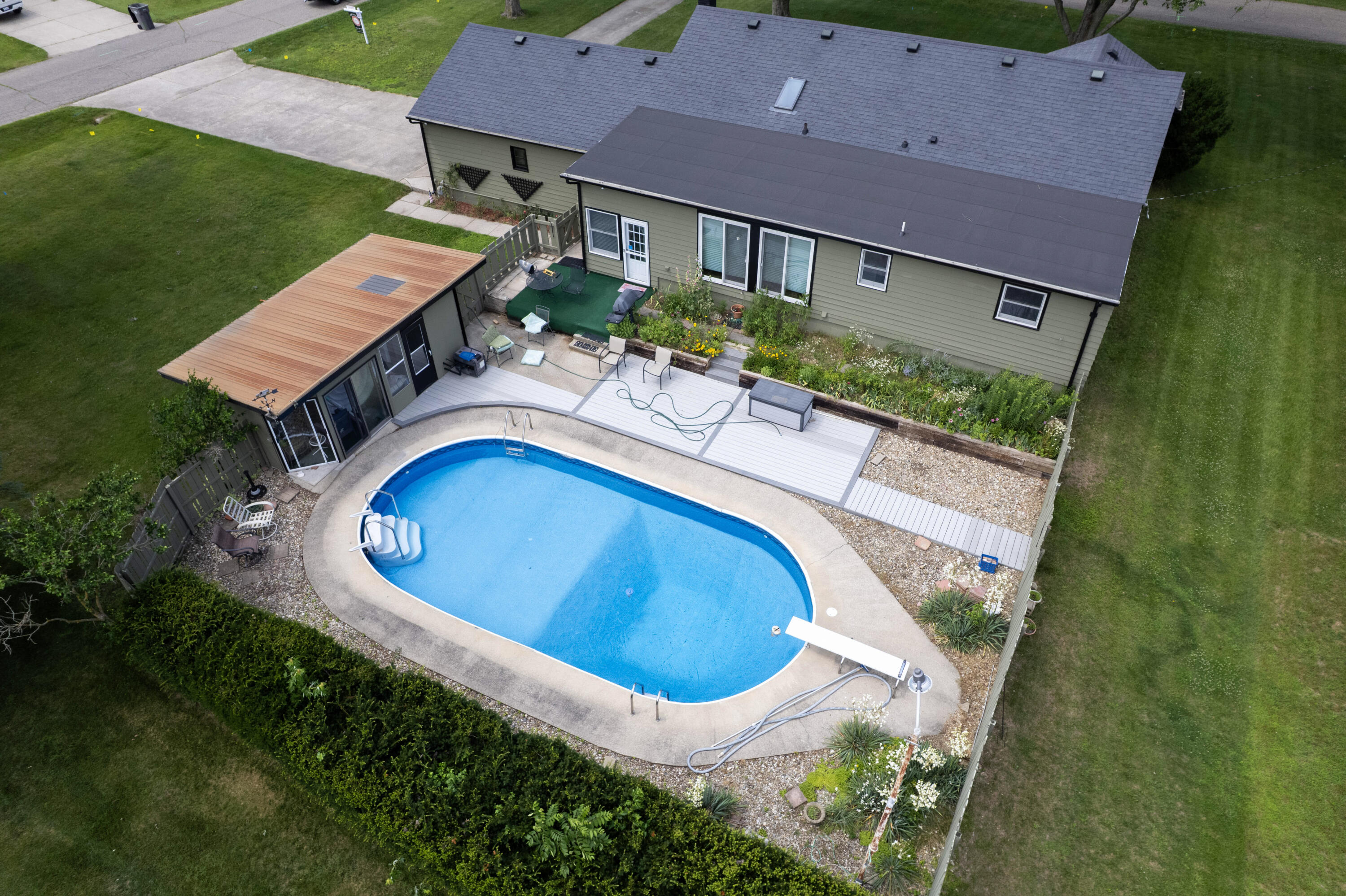 27201 Stuart Street Edwardsburg MI 49112