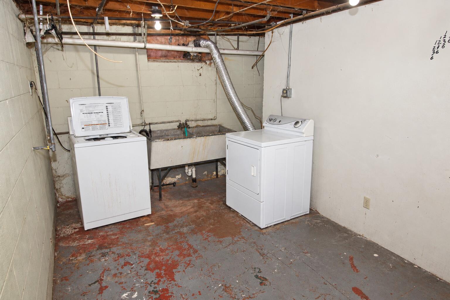 1236 E Isabella Avenue Muskegon MI 49442