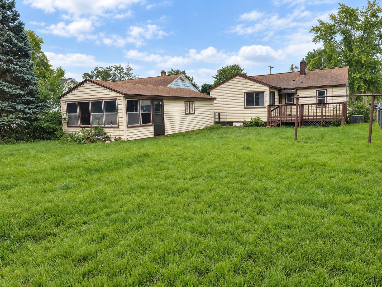 1236 E Isabella Avenue Muskegon MI 49442