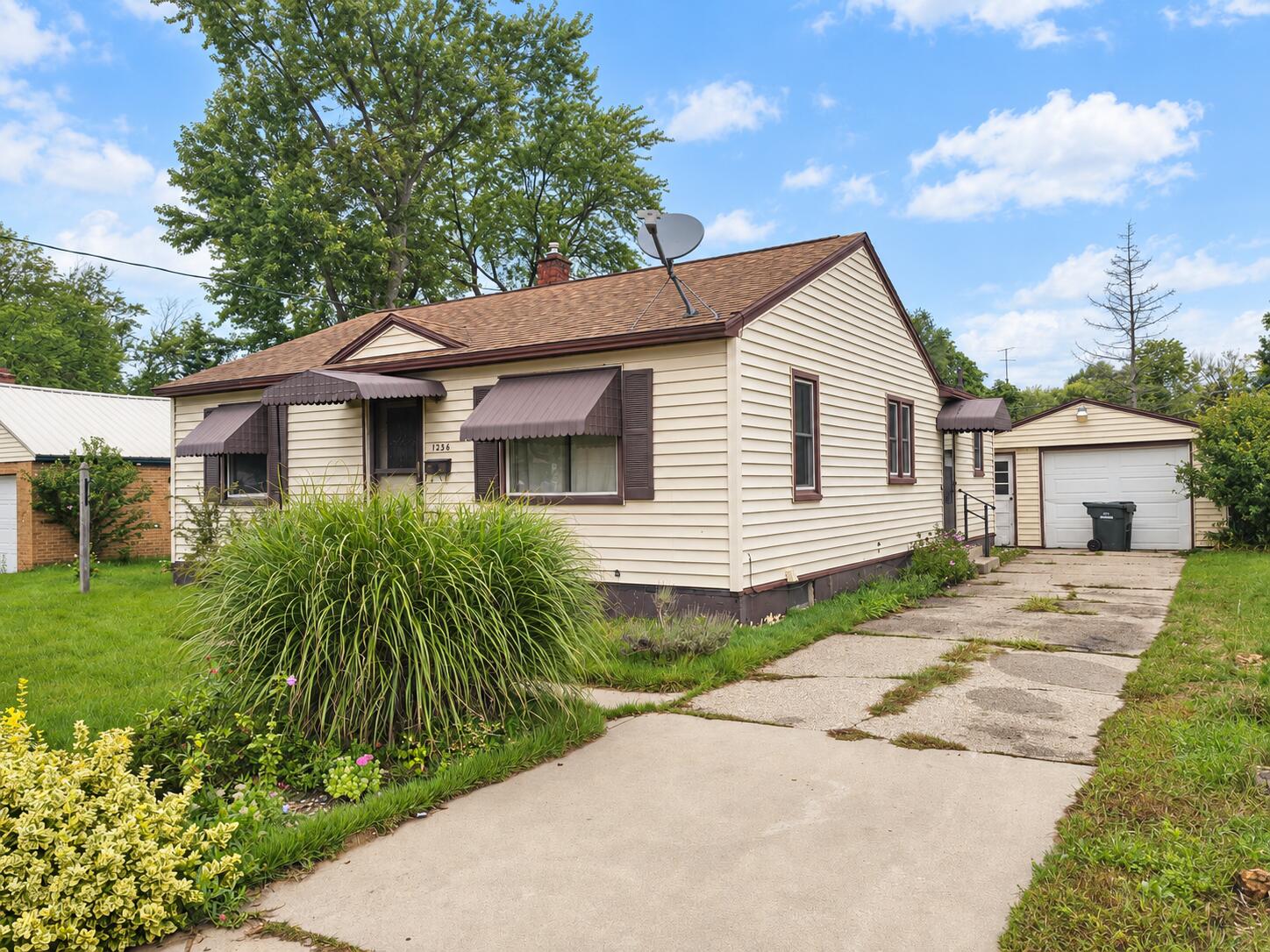 1236 E Isabella Avenue Muskegon MI 49442
