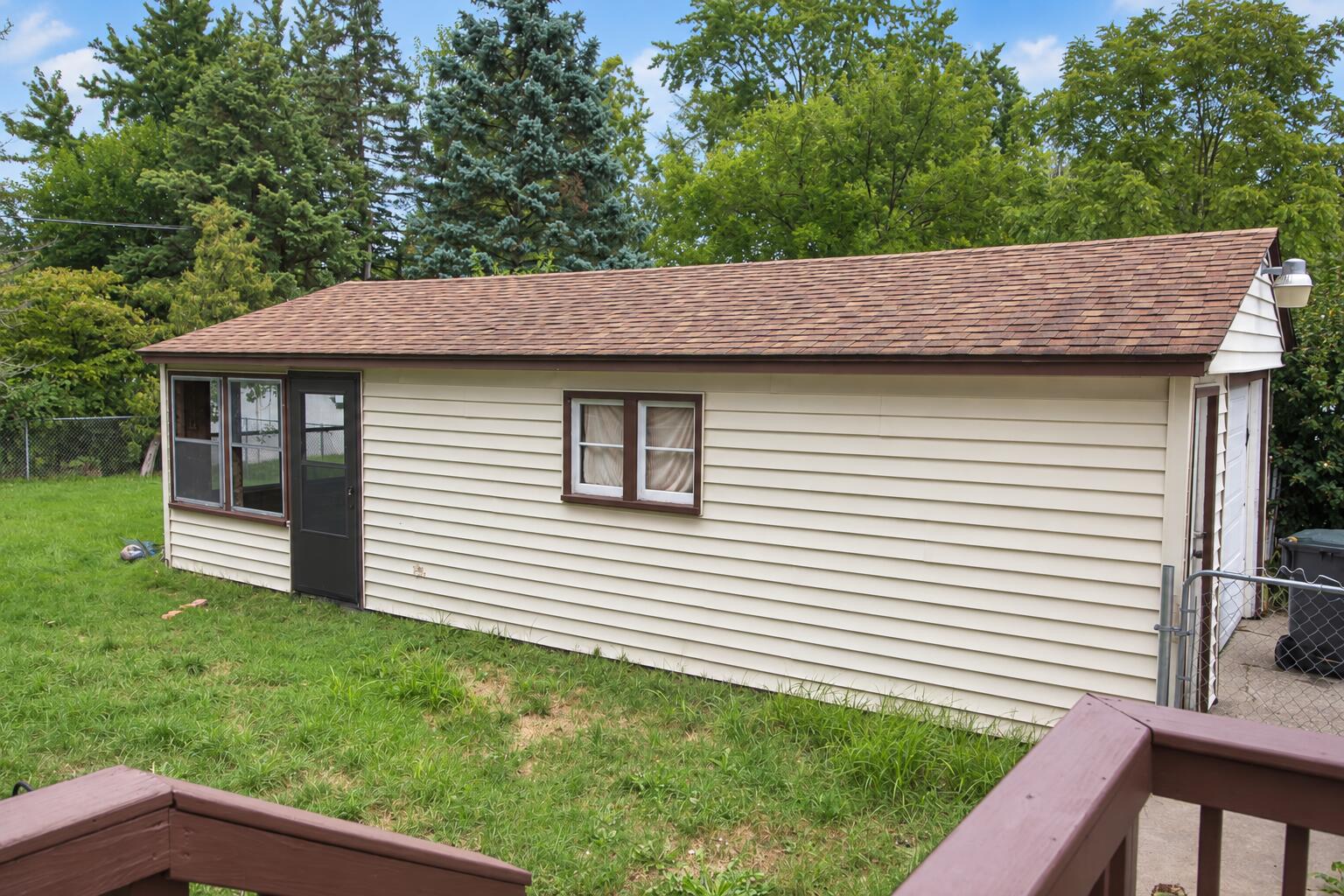 1236 E Isabella Avenue Muskegon MI 49442