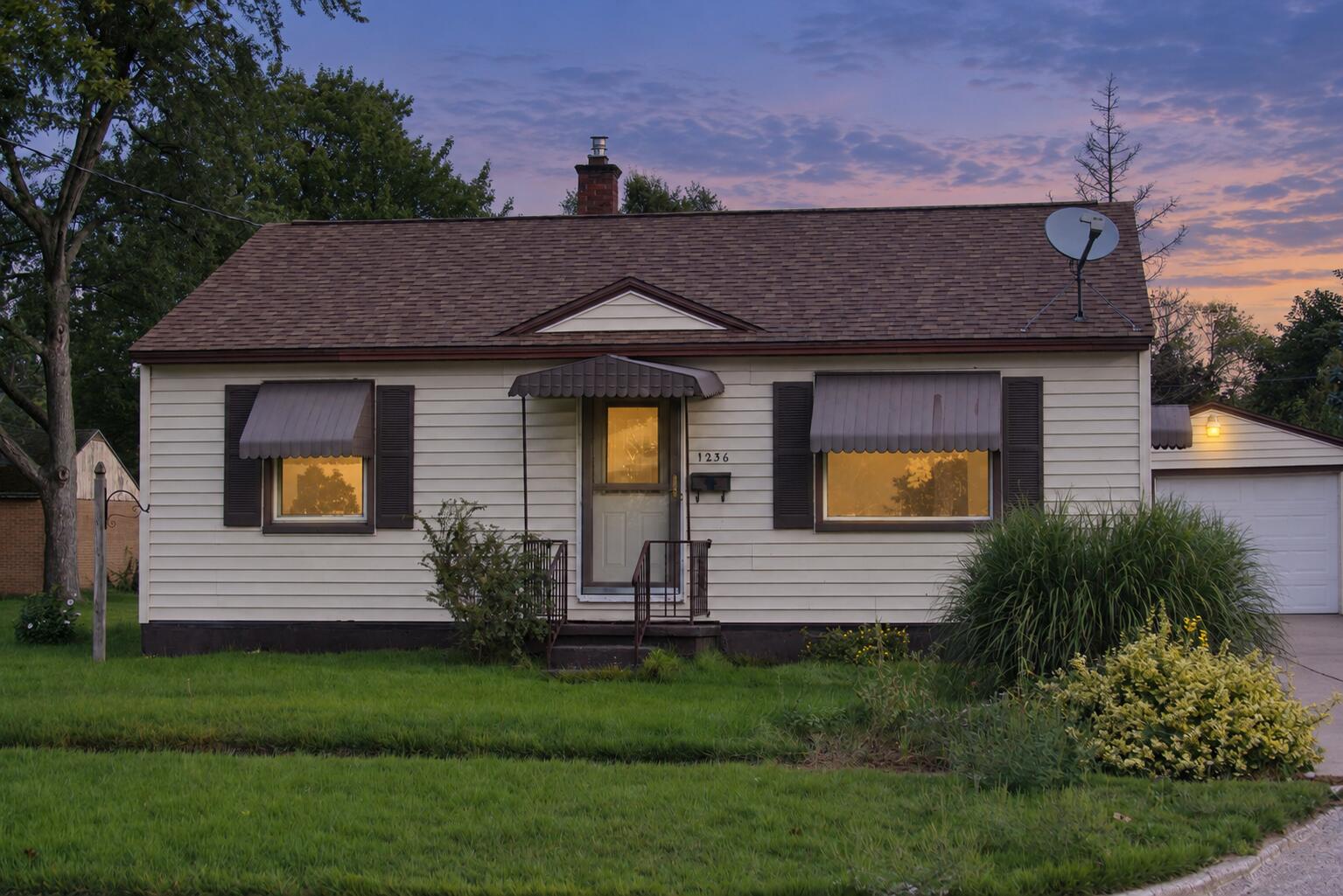 1236 E Isabella Avenue Muskegon MI 49442