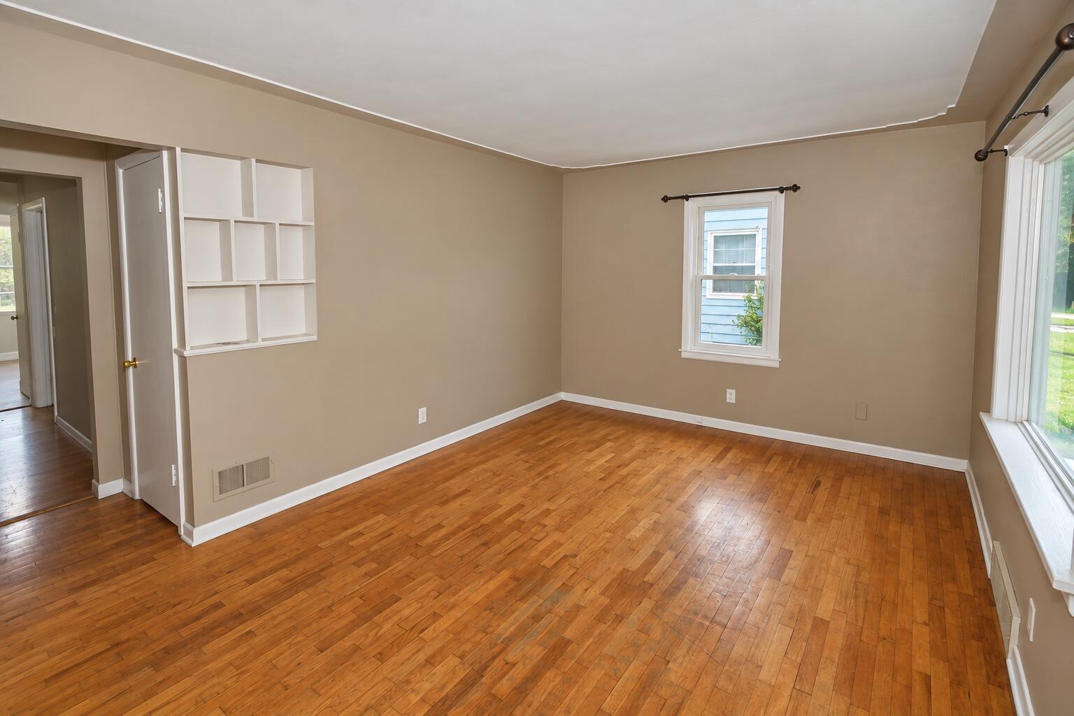 1236 E Isabella Avenue Muskegon MI 49442