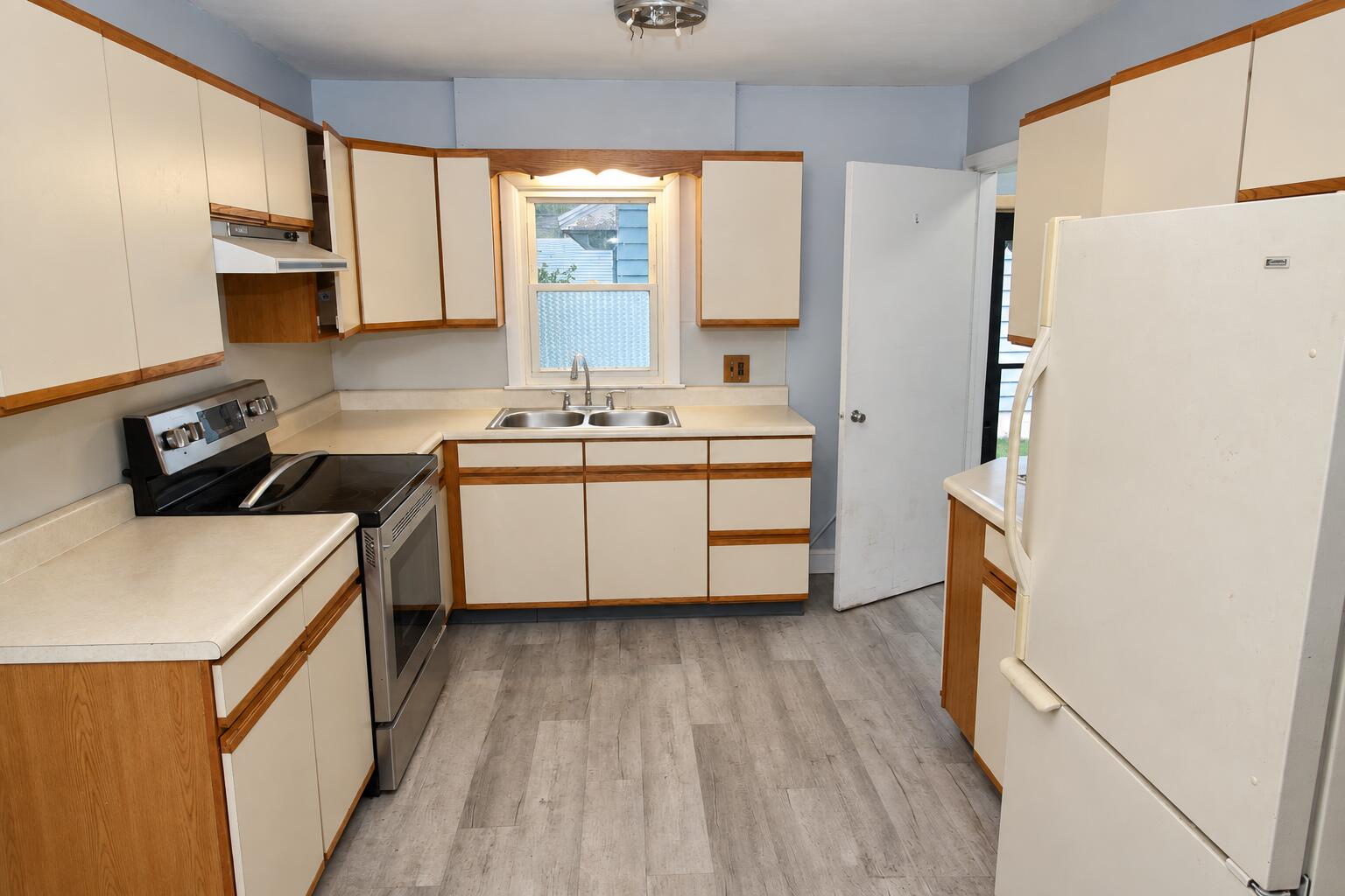 1236 E Isabella Avenue Muskegon MI 49442
