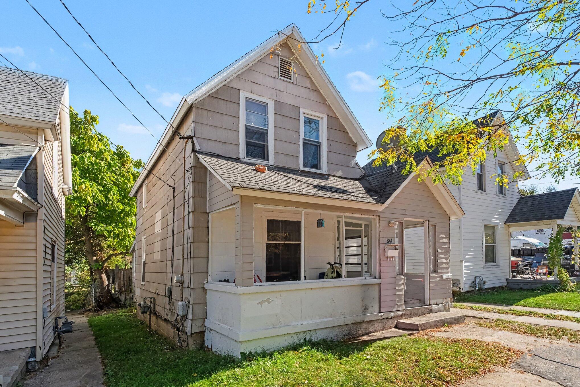 844 Lafayette Avenue NE Grand Rapids MI 49503