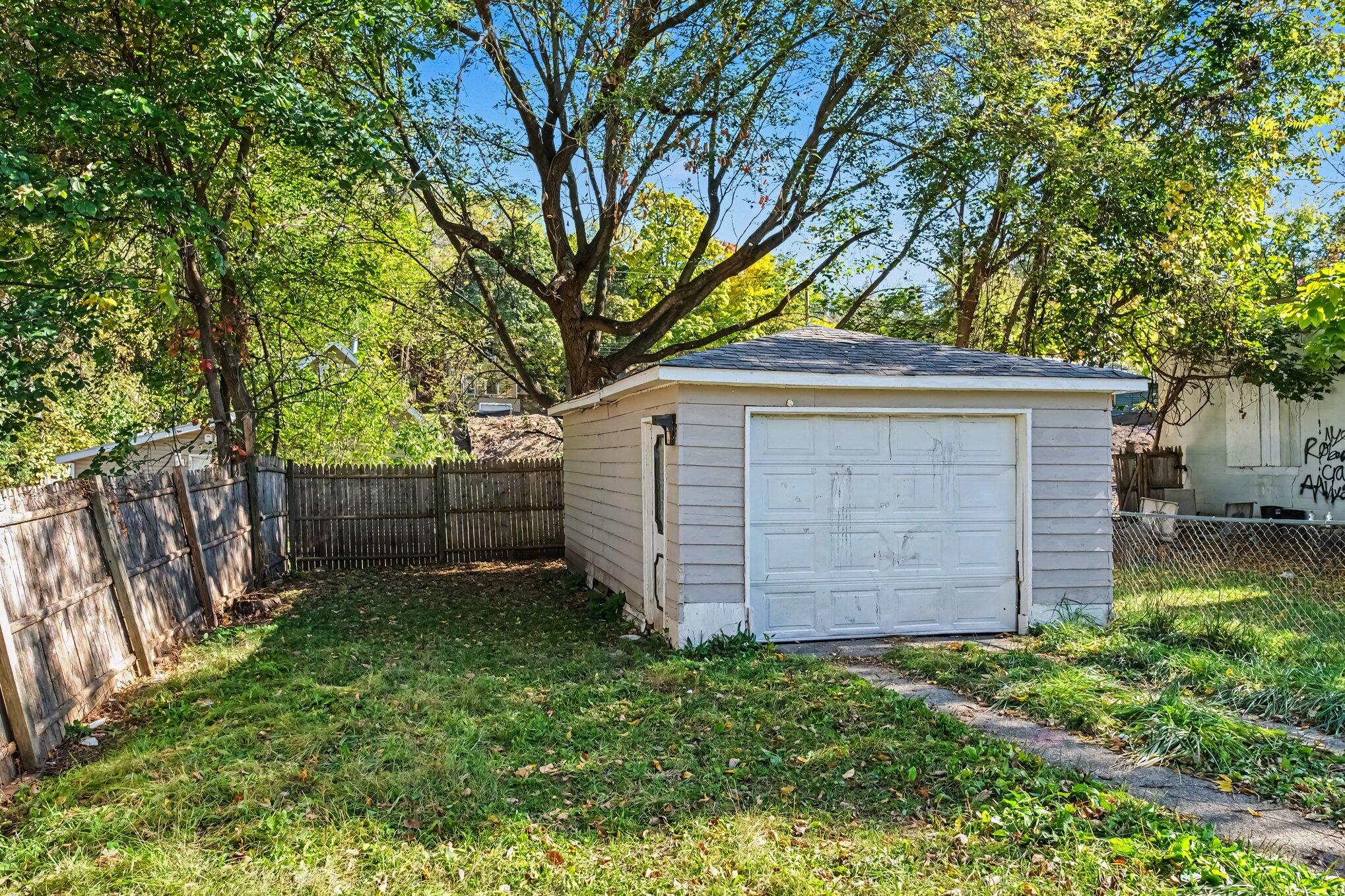 844 Lafayette Avenue NE Grand Rapids MI 49503