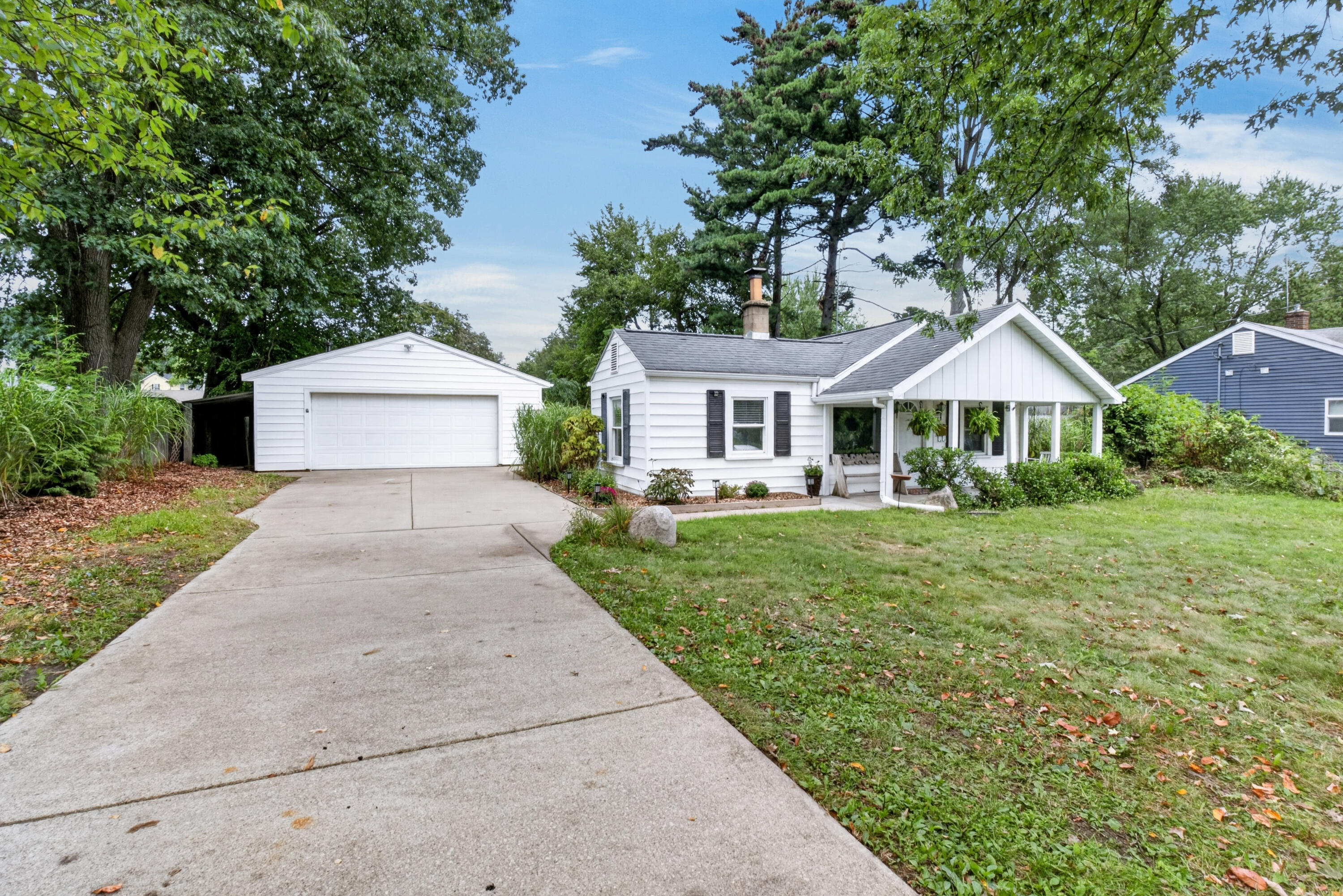 742 Pleasant Avenue Kalamazoo MI 49008