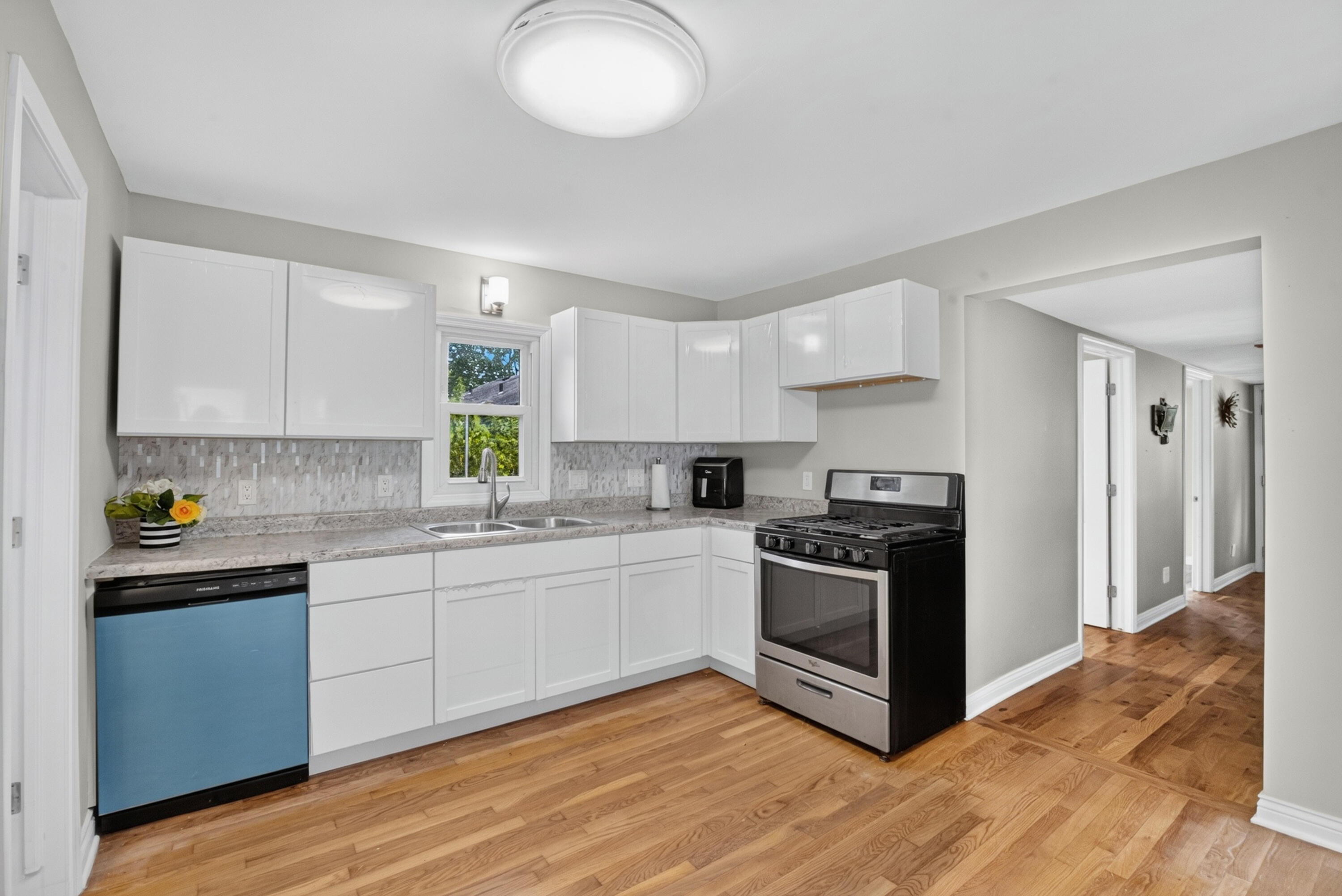 742 Pleasant Avenue Kalamazoo MI 49008