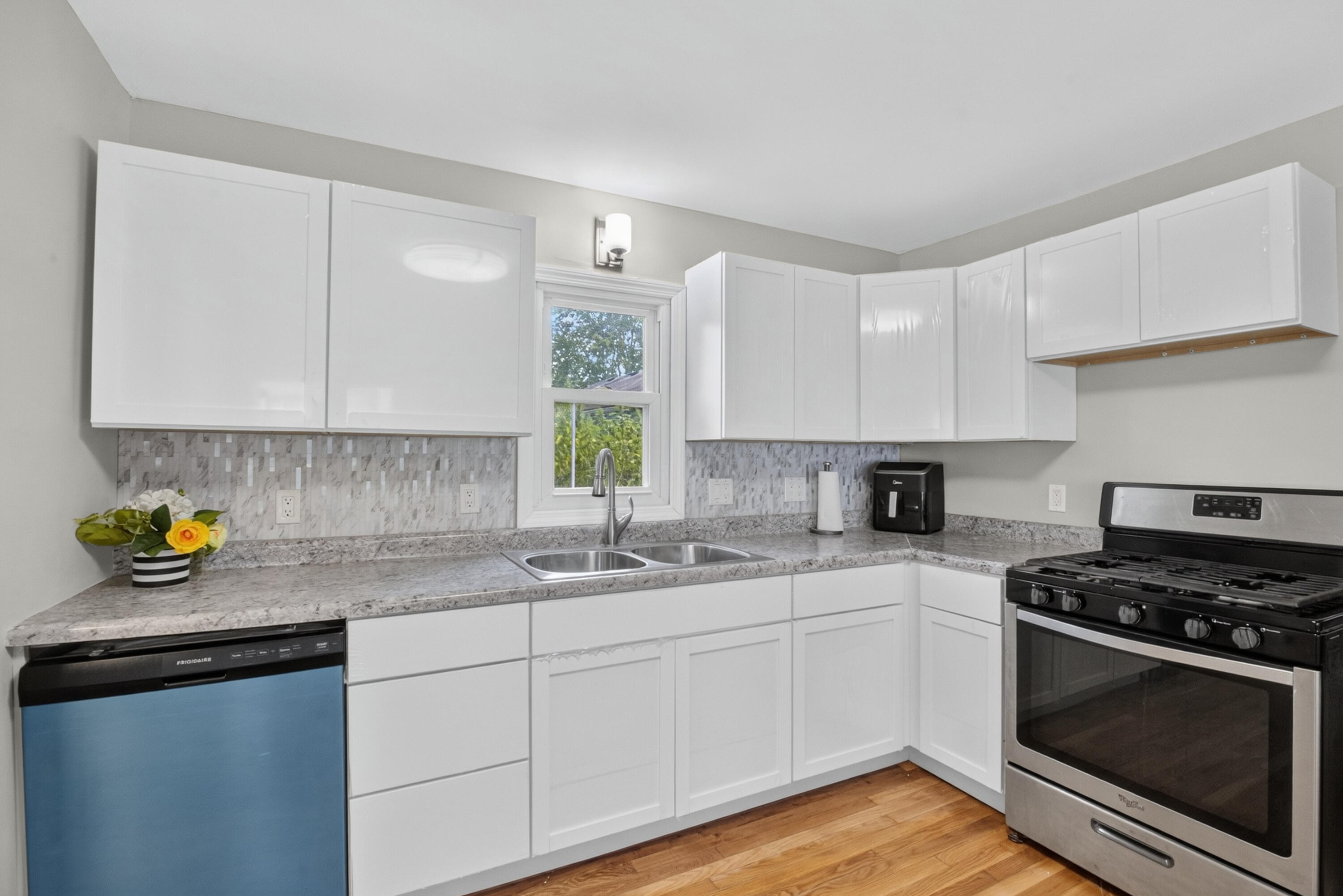 742 Pleasant Avenue Kalamazoo MI 49008