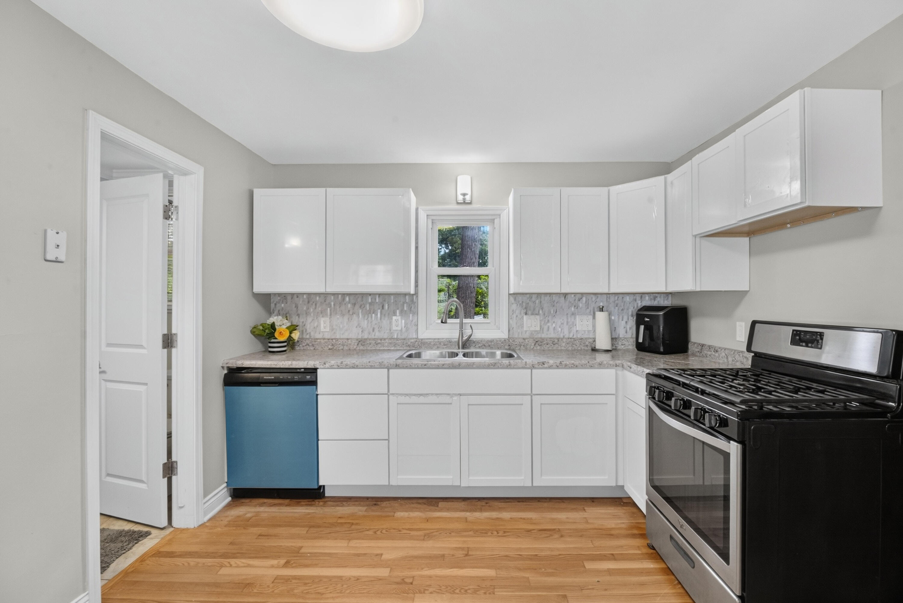 742 Pleasant Avenue Kalamazoo MI 49008