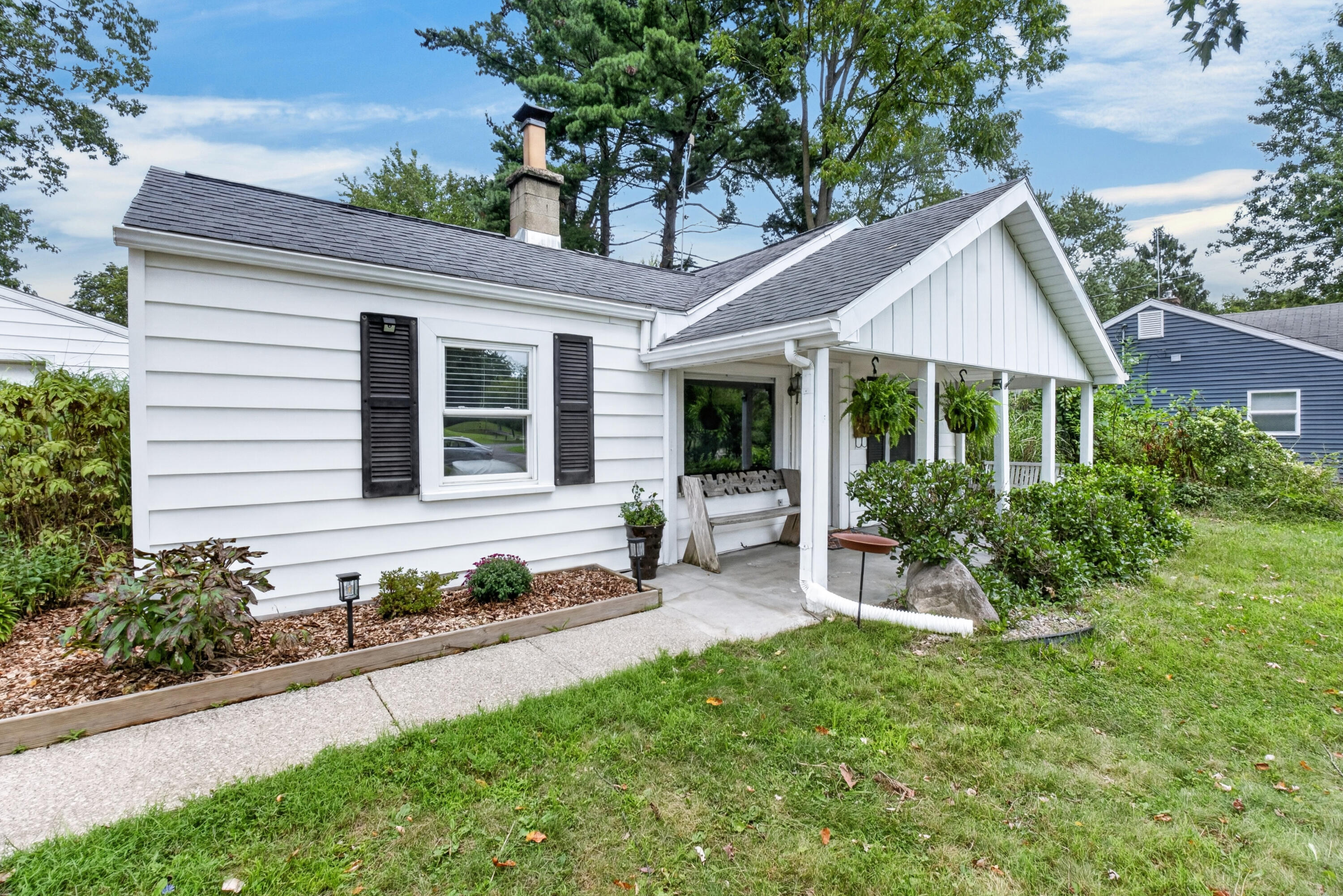 742 Pleasant Avenue Kalamazoo MI 49008