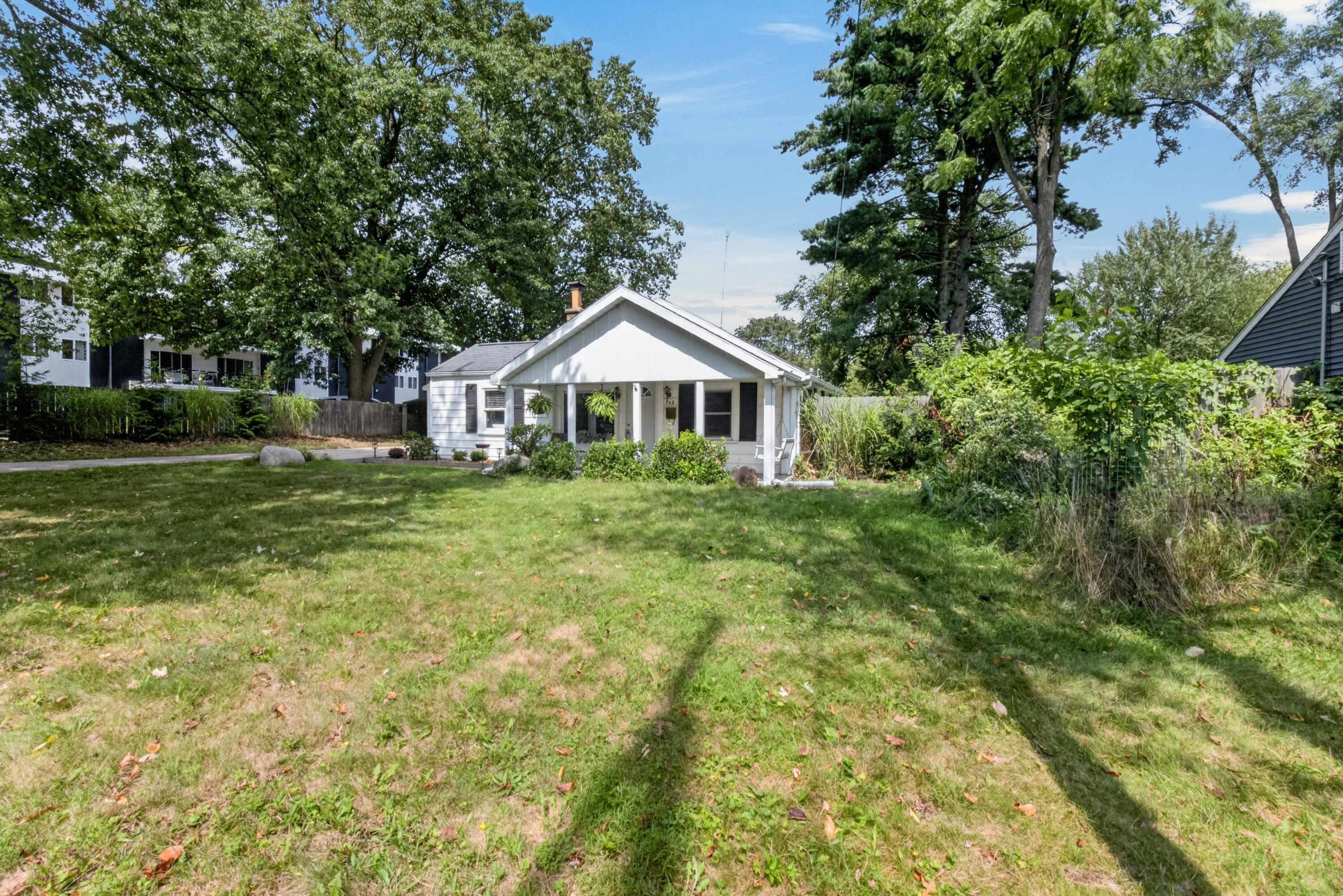742 Pleasant Avenue Kalamazoo MI 49008