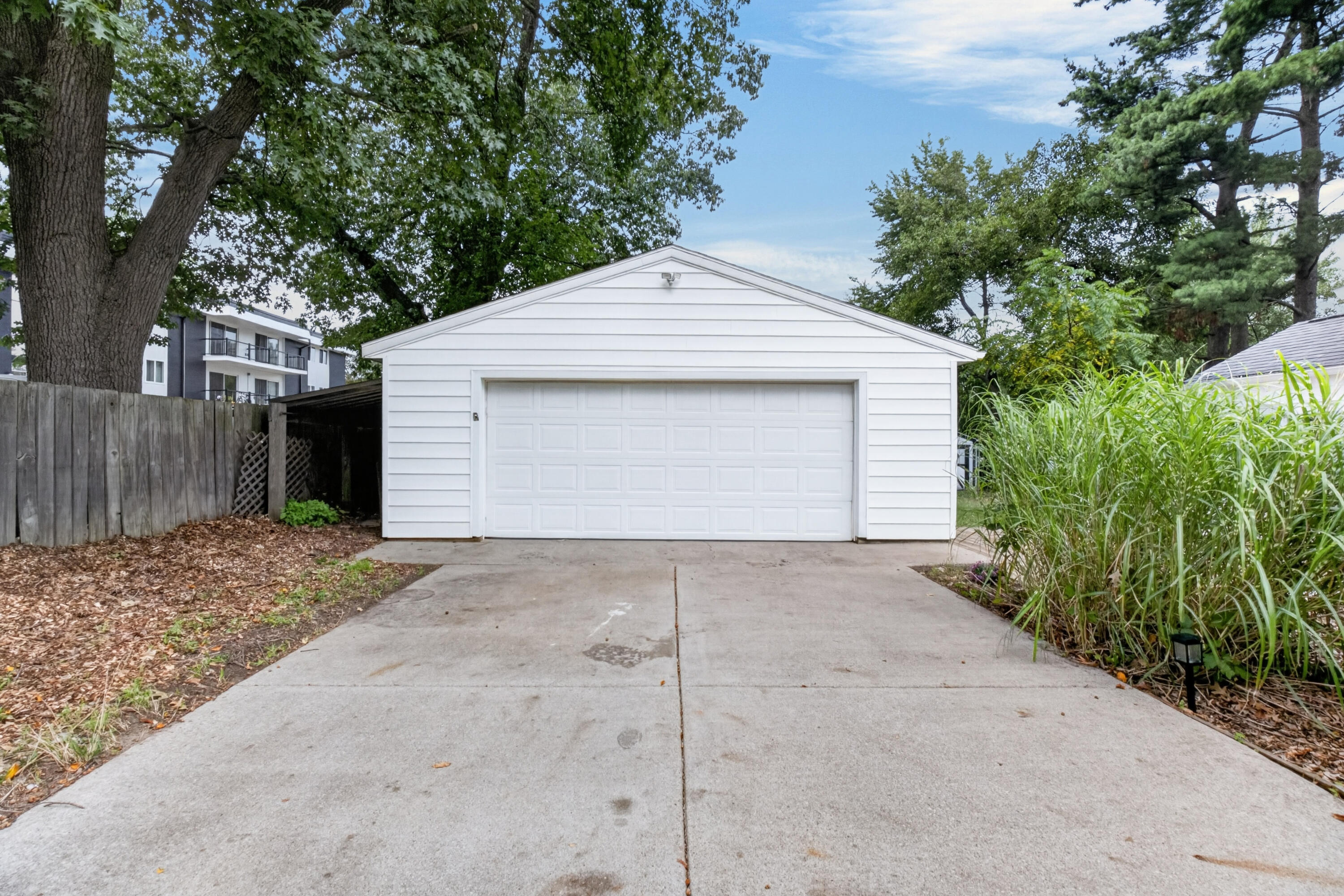 742 Pleasant Avenue Kalamazoo MI 49008