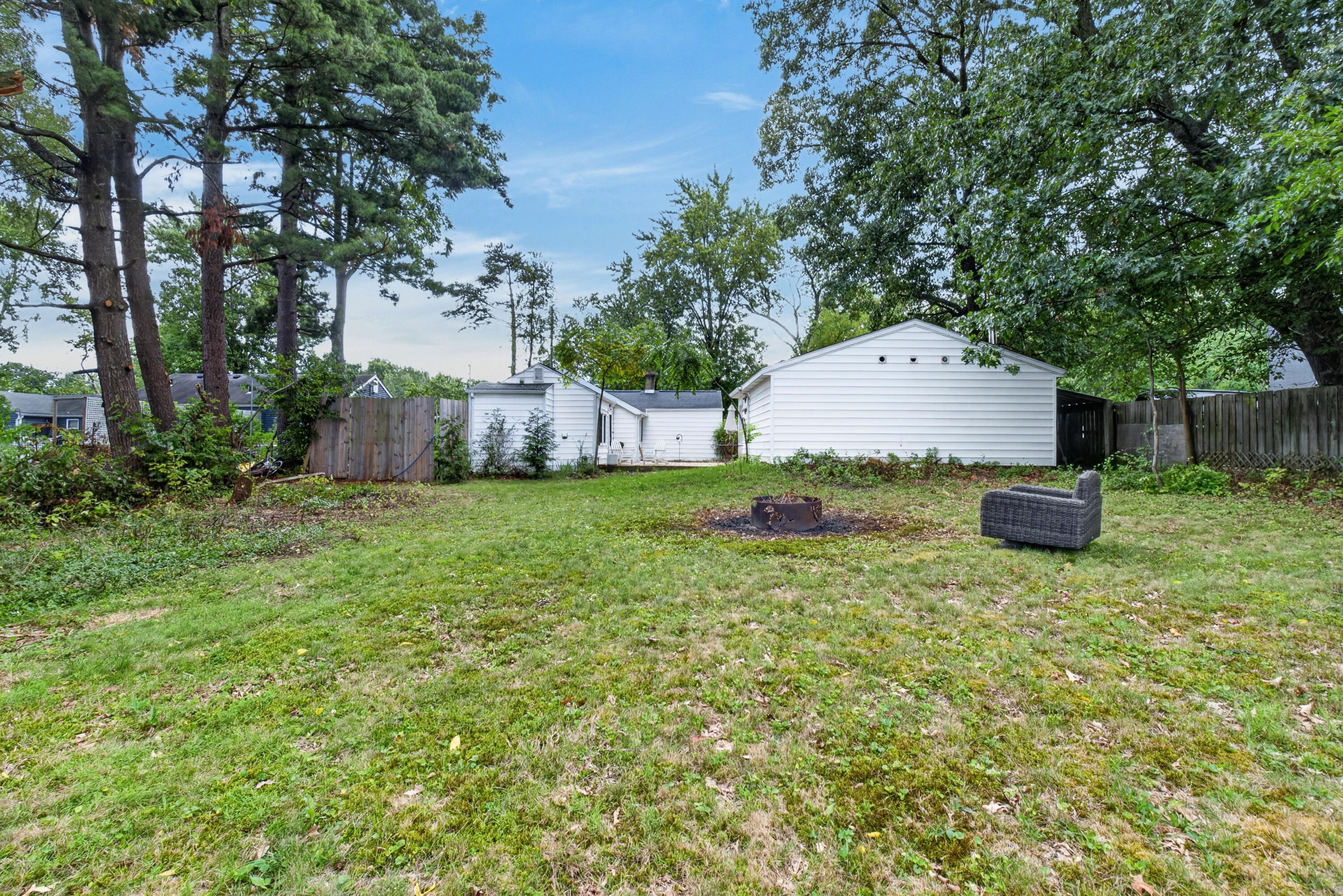742 Pleasant Avenue Kalamazoo MI 49008