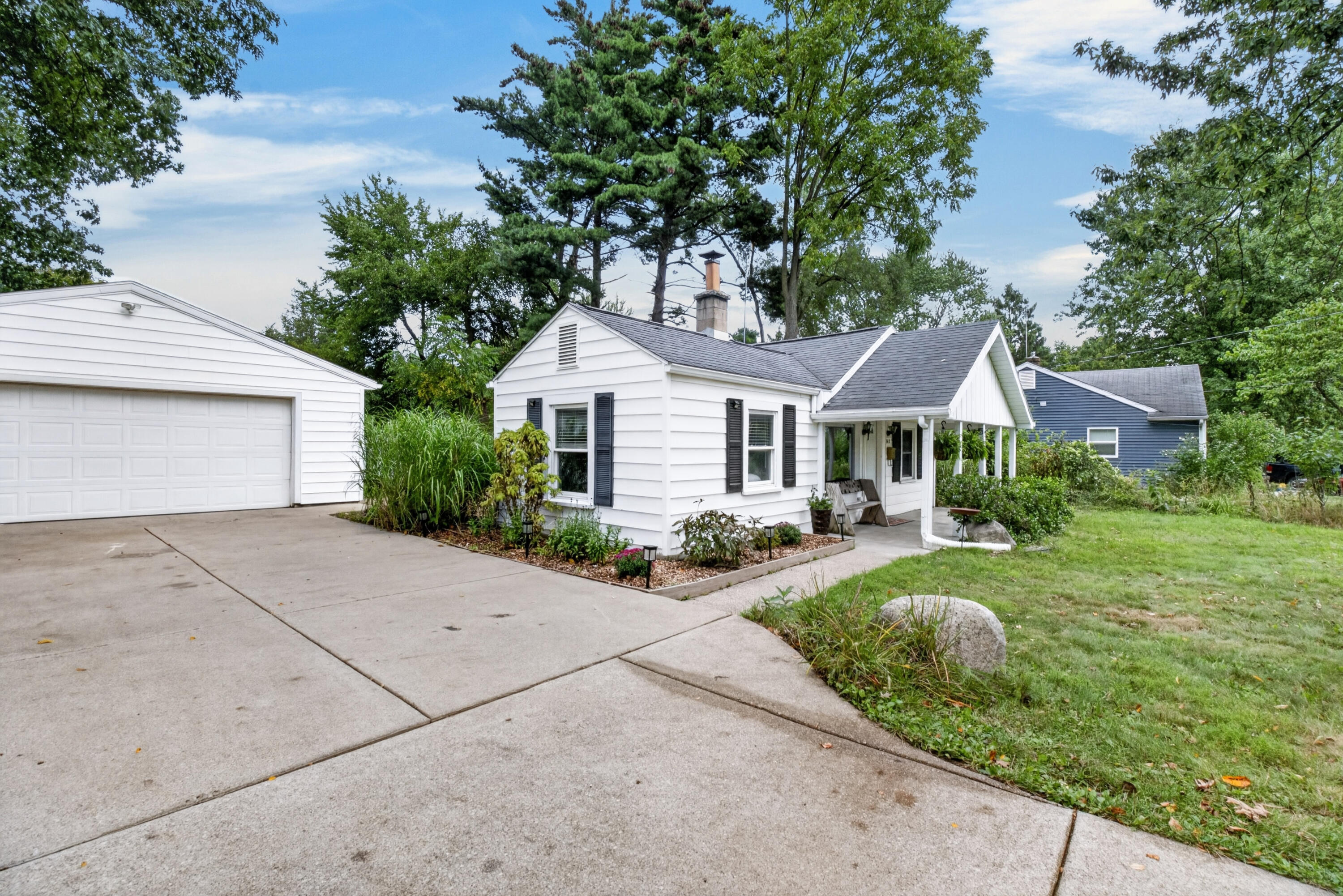 742 Pleasant Avenue Kalamazoo MI 49008