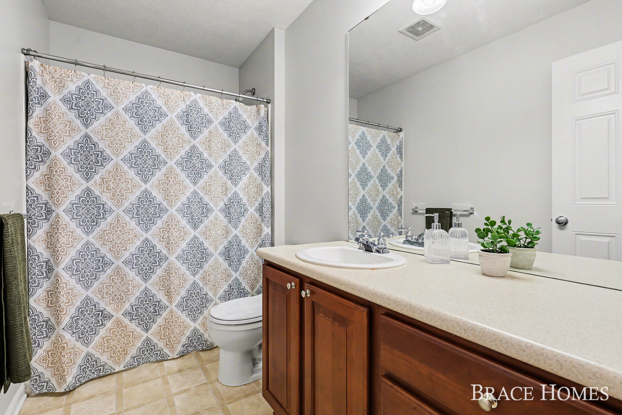 2511 Black Horse Drive NE Grand Rapids MI 49505