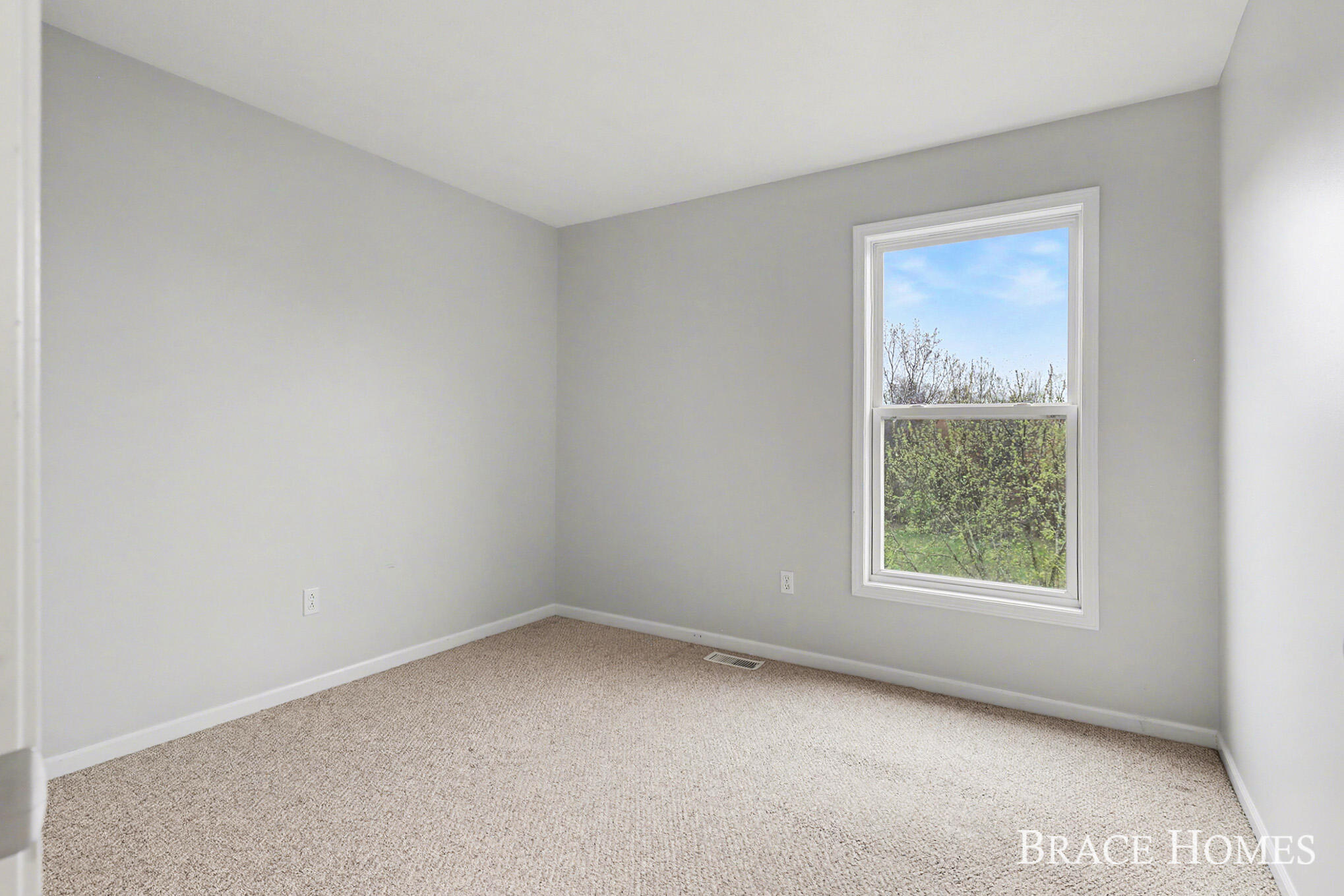 2511 Black Horse Drive NE Grand Rapids MI 49505