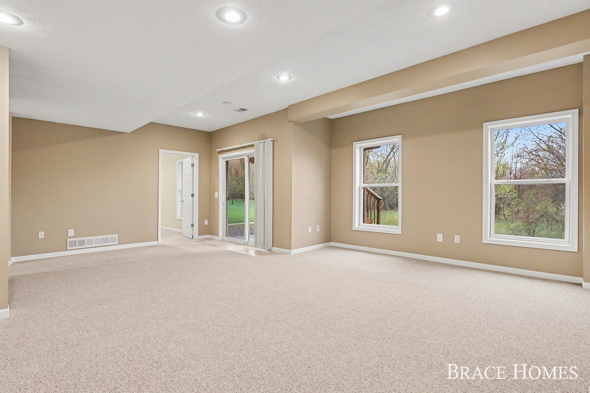 2511 Black Horse Drive NE Grand Rapids MI 49505