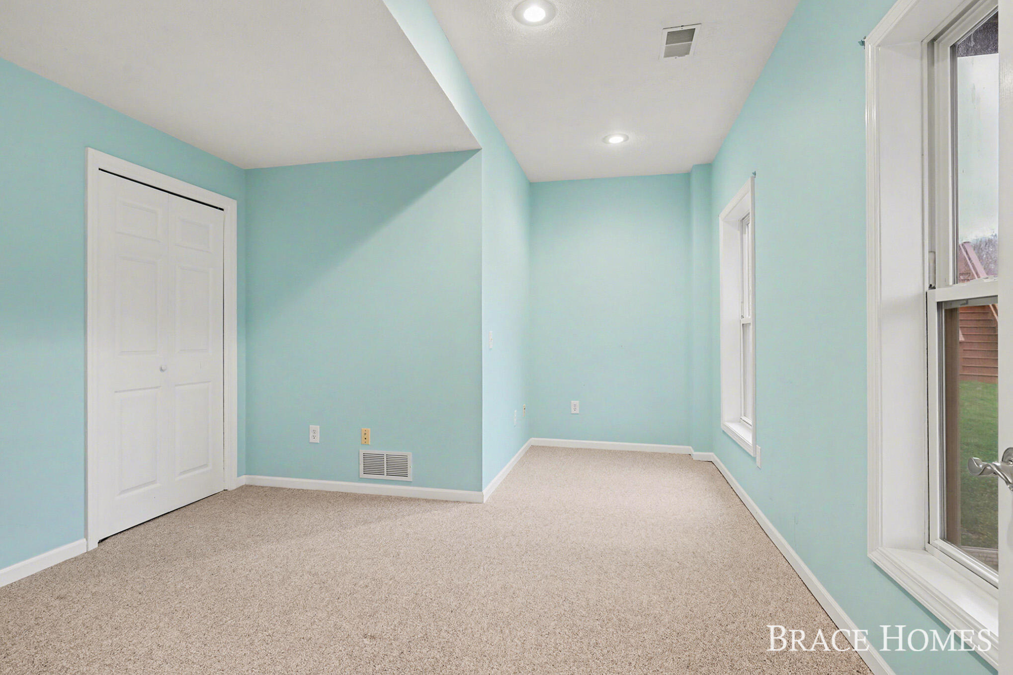2511 Black Horse Drive NE Grand Rapids MI 49505