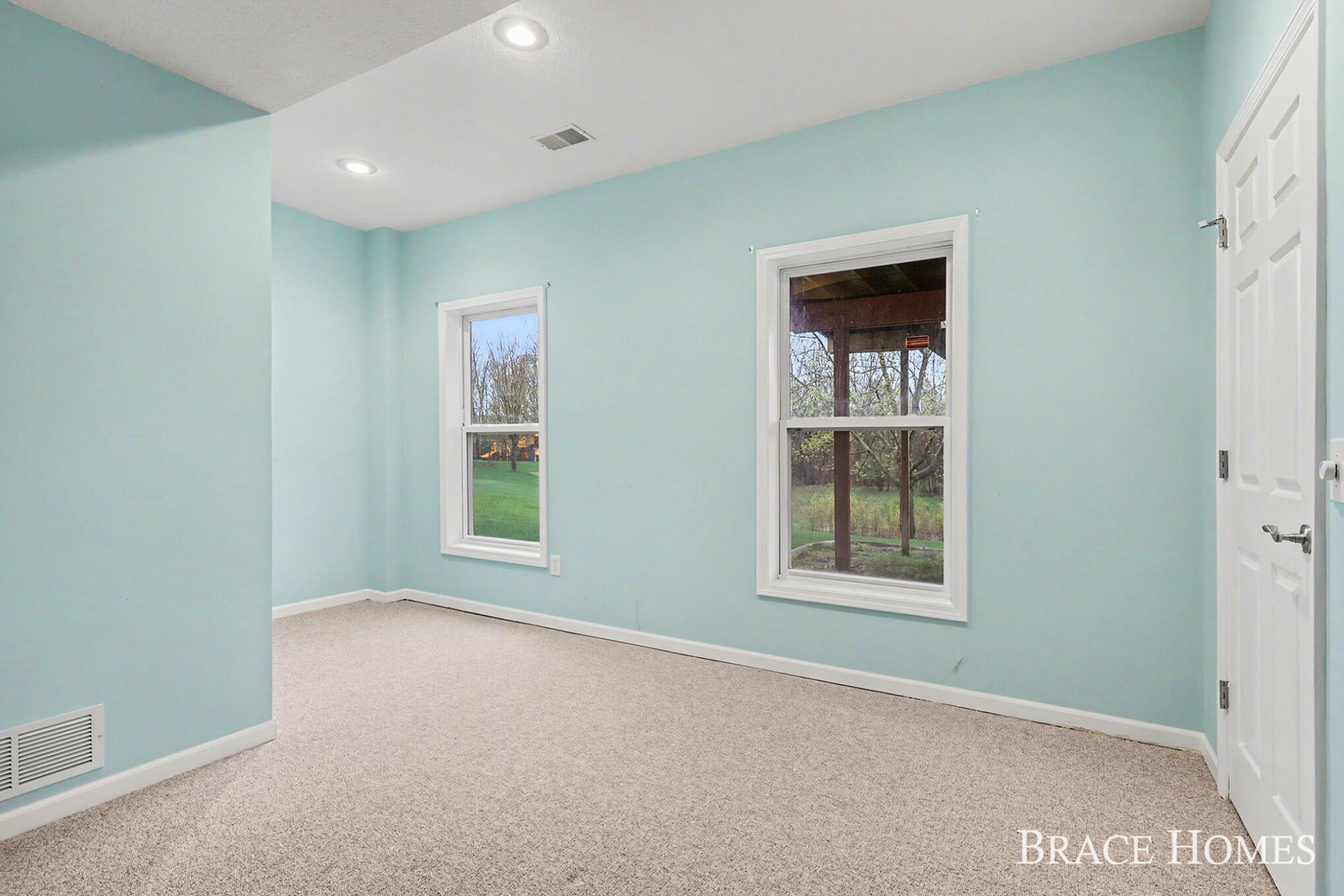 2511 Black Horse Drive NE Grand Rapids MI 49505