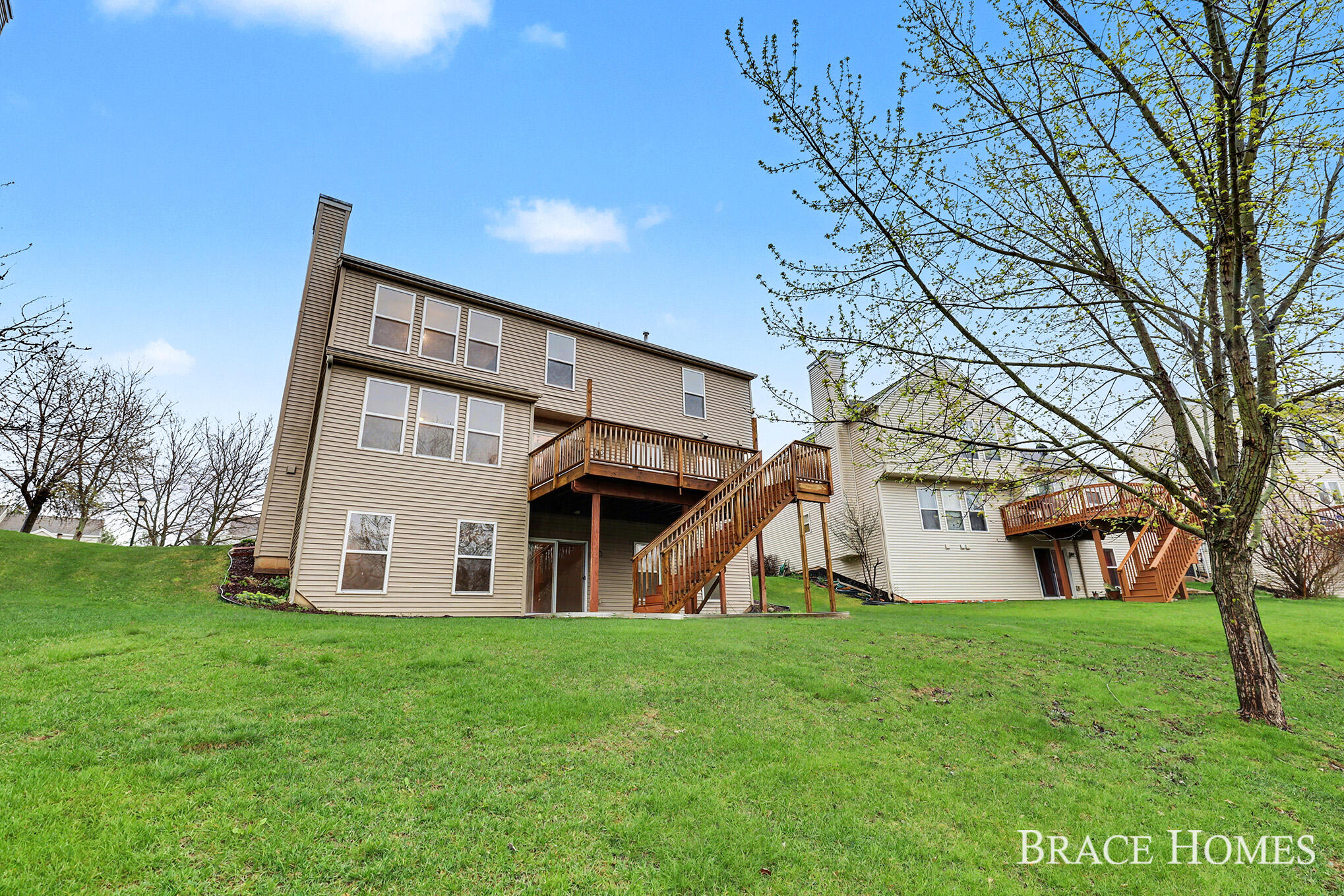 2511 Black Horse Drive NE Grand Rapids MI 49505