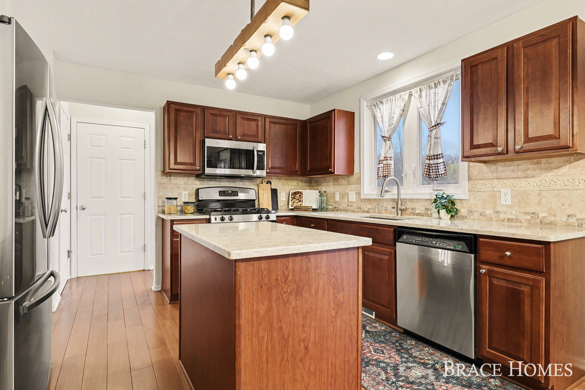 2511 Black Horse Drive NE Grand Rapids MI 49505