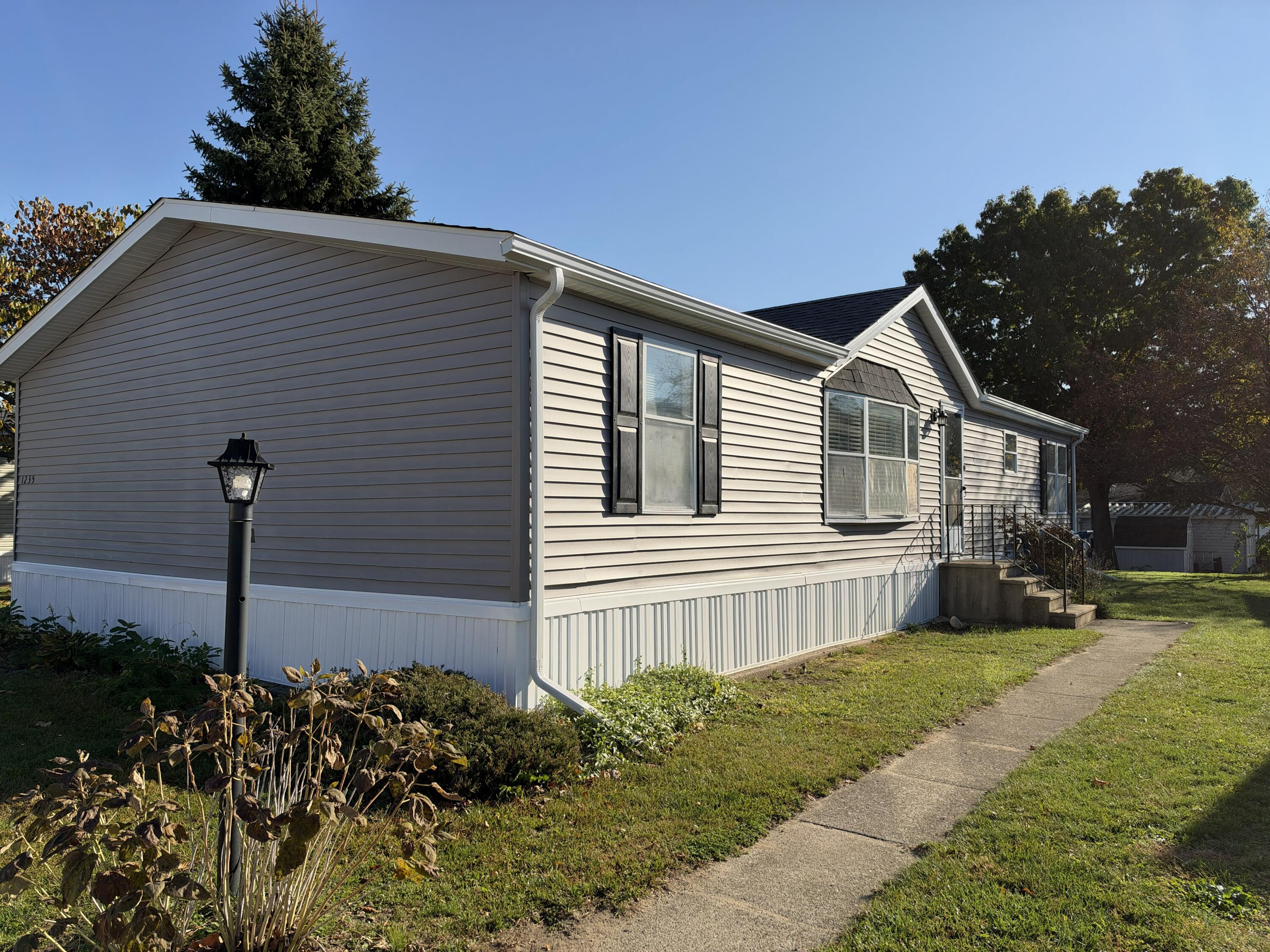 1235 Miss Ellie Drive Kalamazoo MI 49009