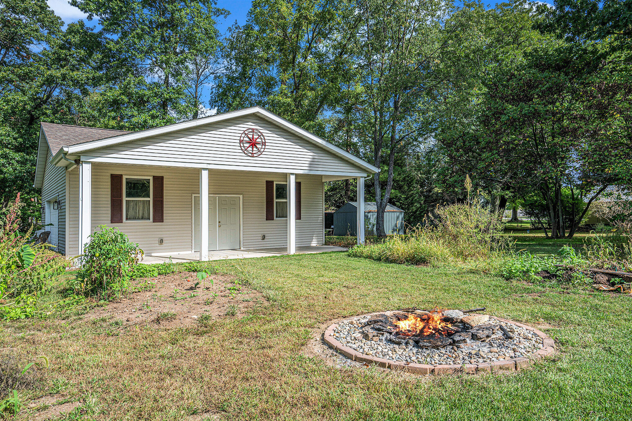 68881 3rd Street Edwardsburg MI 49112