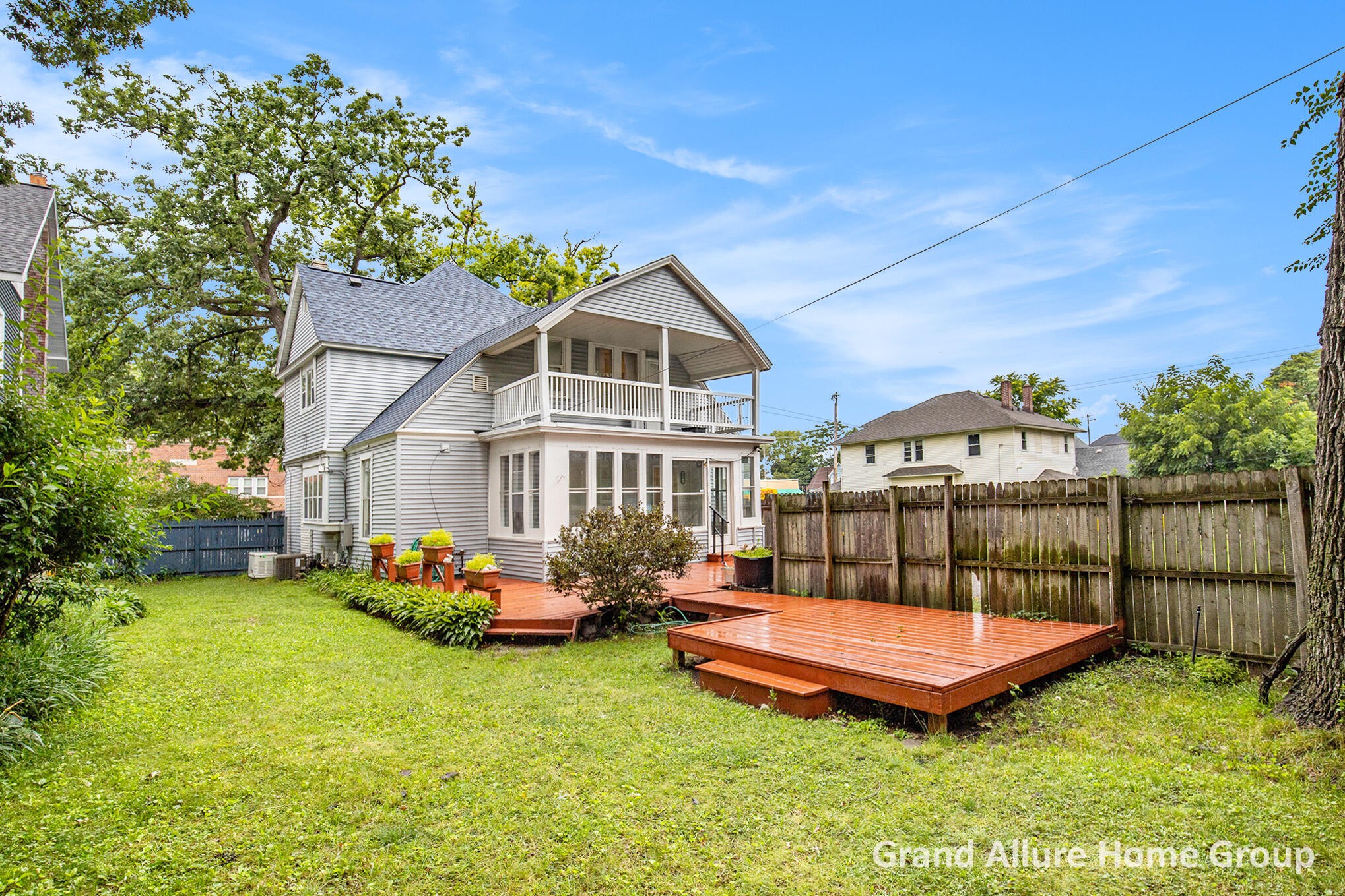 1718 Madison Avenue SE Grand Rapids MI 49507